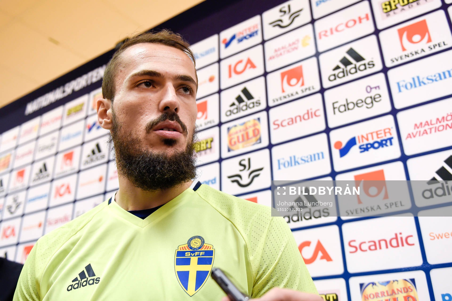 Sveriges Emir Kujovic intervjuad innan en träning med