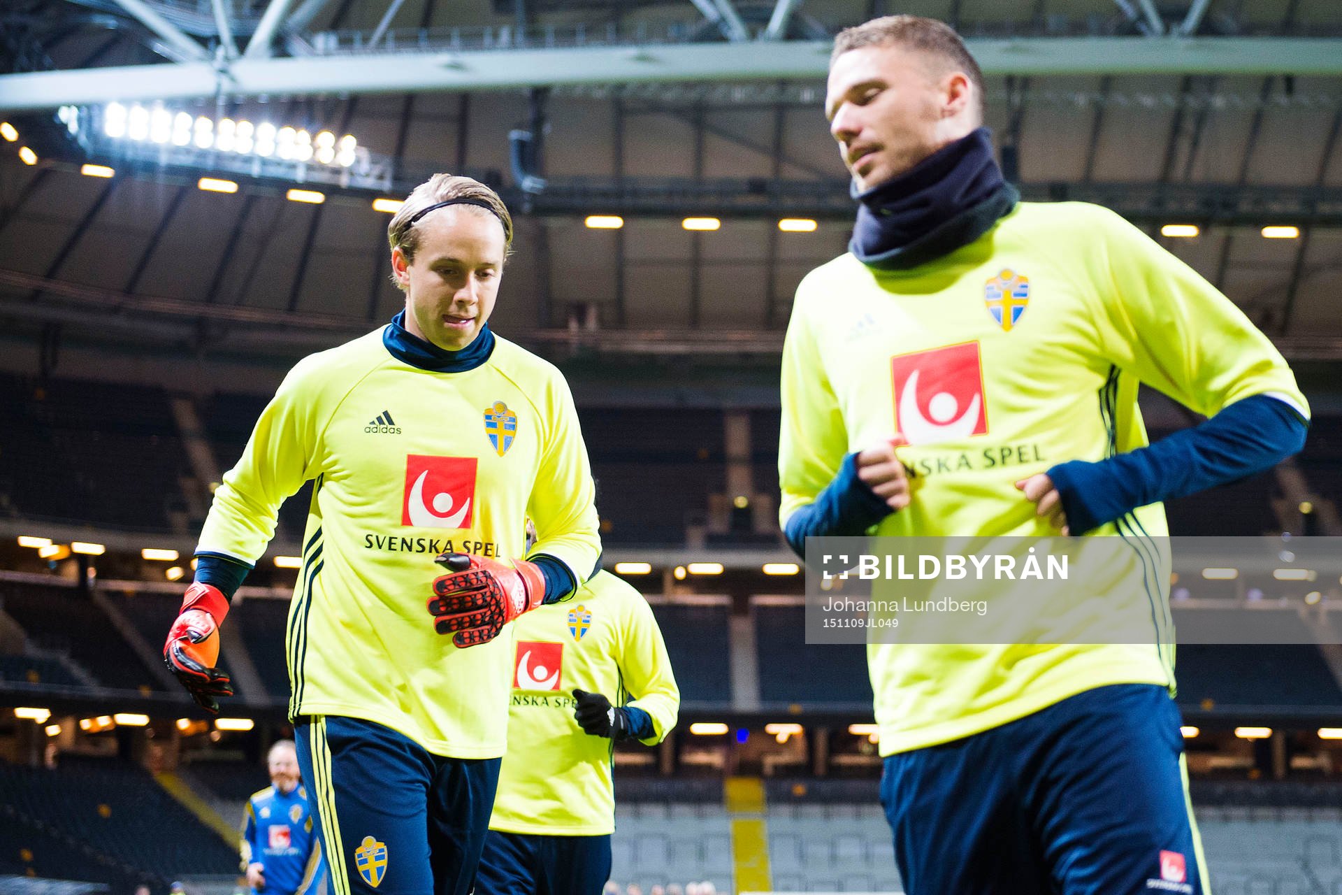 Sveriges målvakt Patrik Carlgren och Marcus Berg