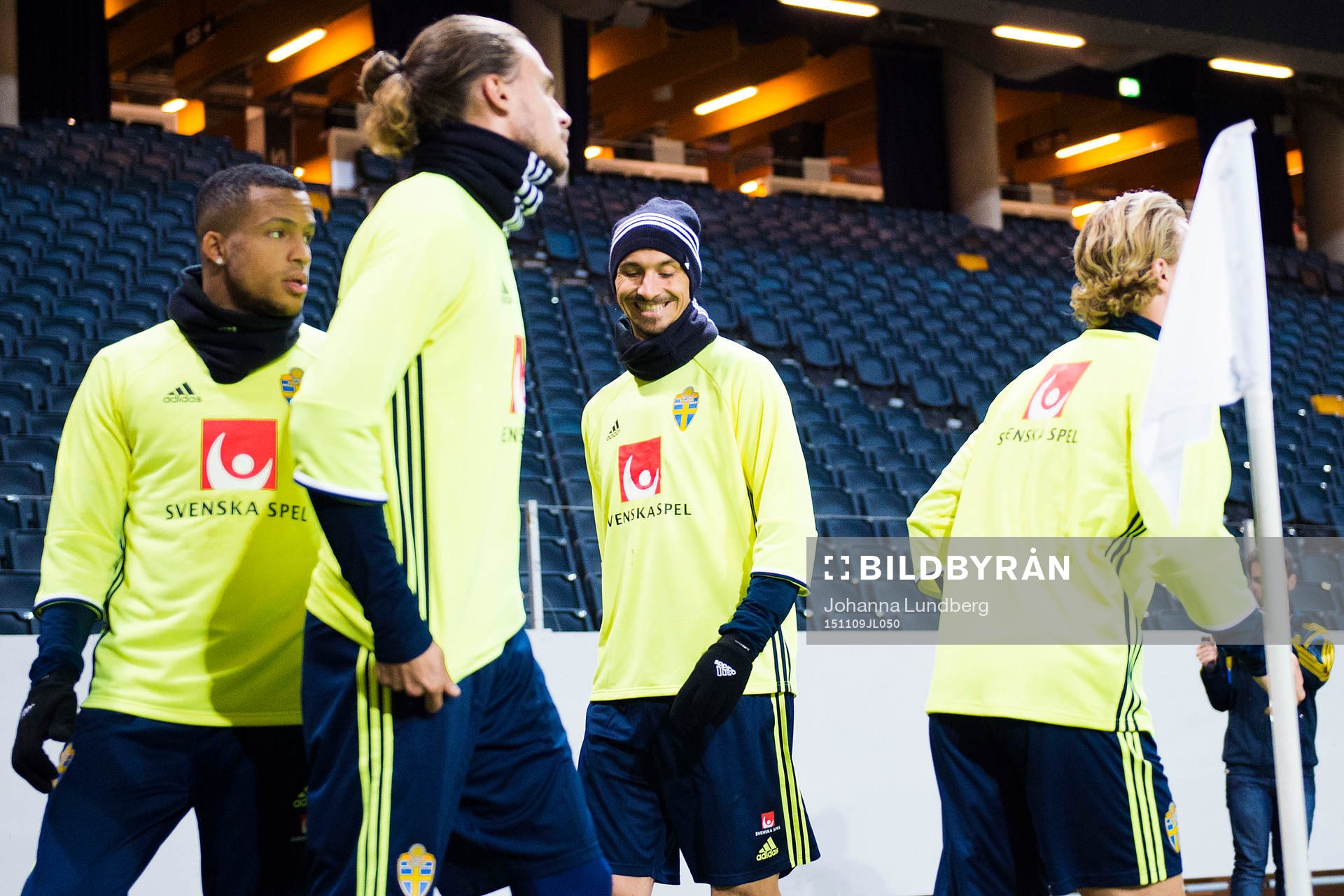 Sveriges Martin Olsson och Zlatan Ibrahimovic