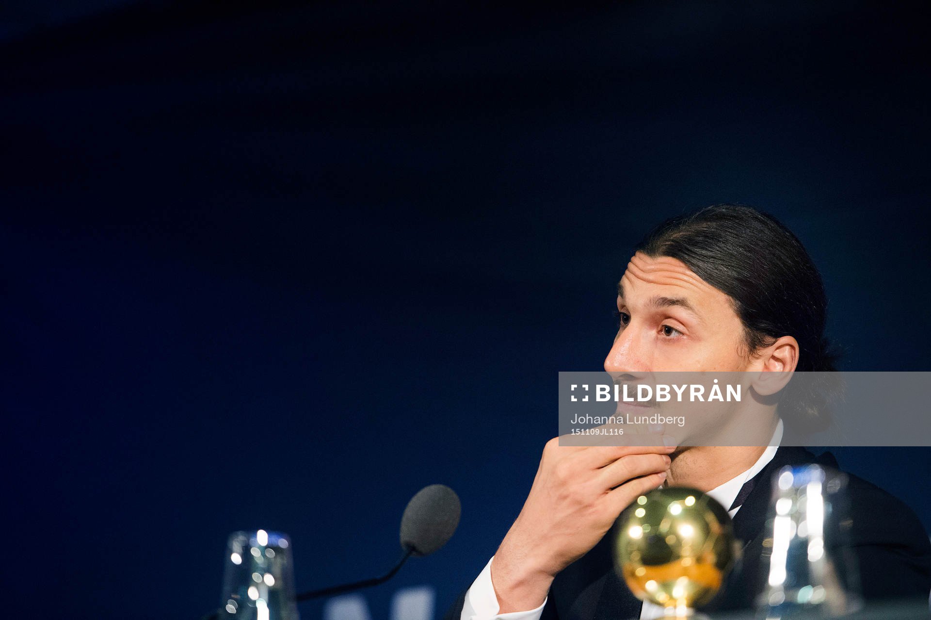 Zlatan Ibrahimovic deltar i en presskonferens