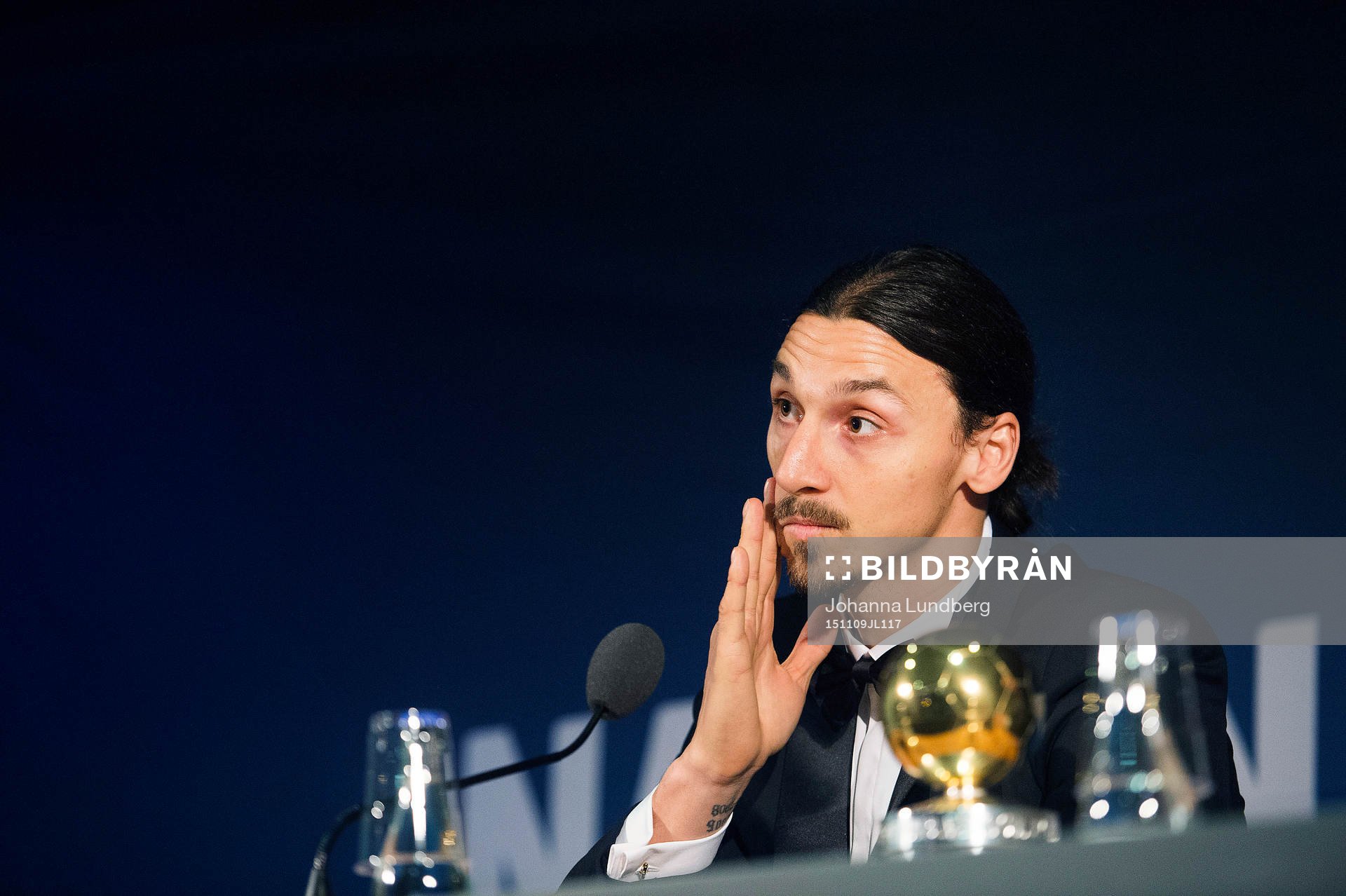 Zlatan Ibrahimovic deltar i en presskonferens