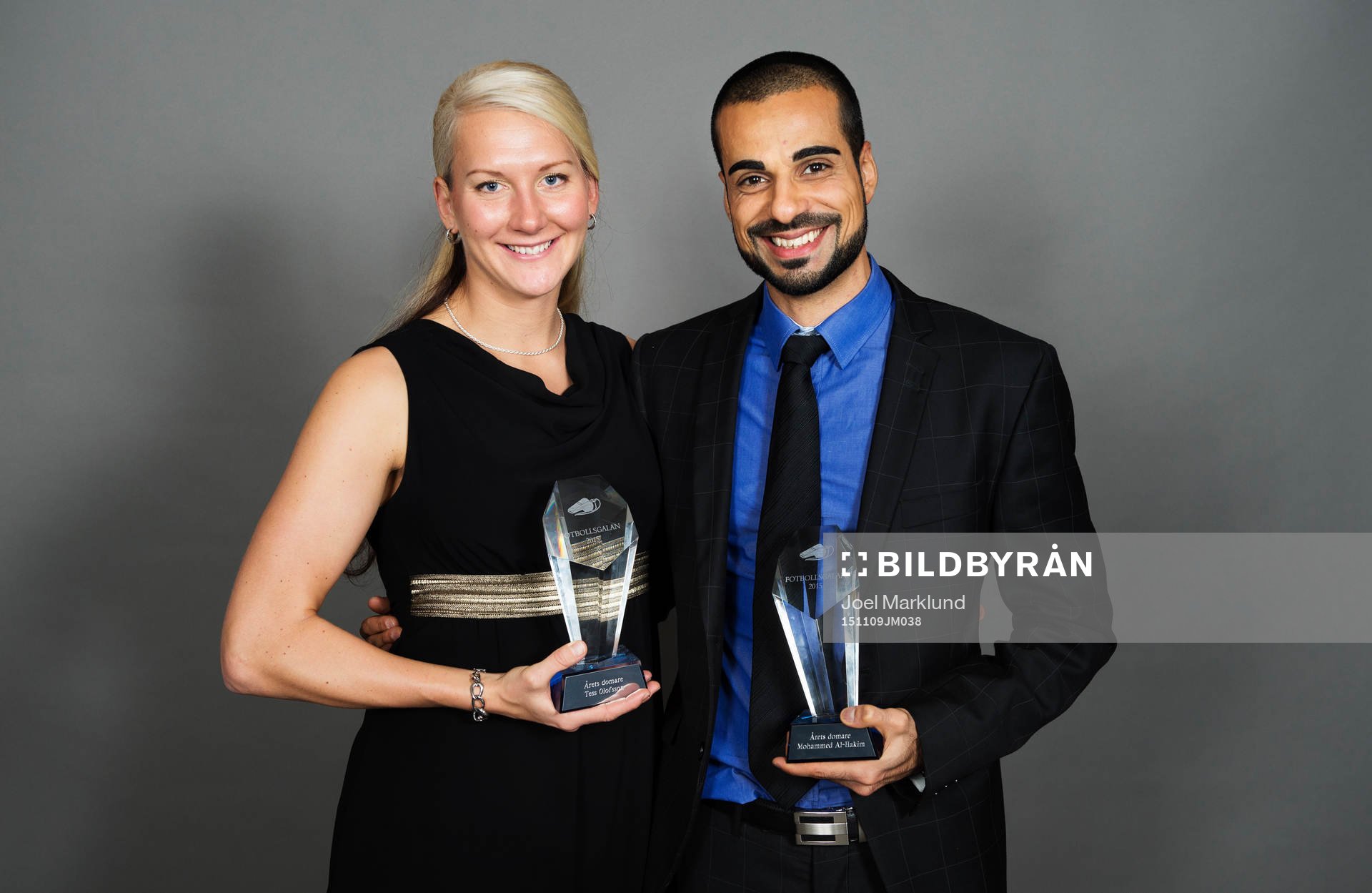 Tess Olofsson och Mohammed Al-Hakim poserar med sina priser
