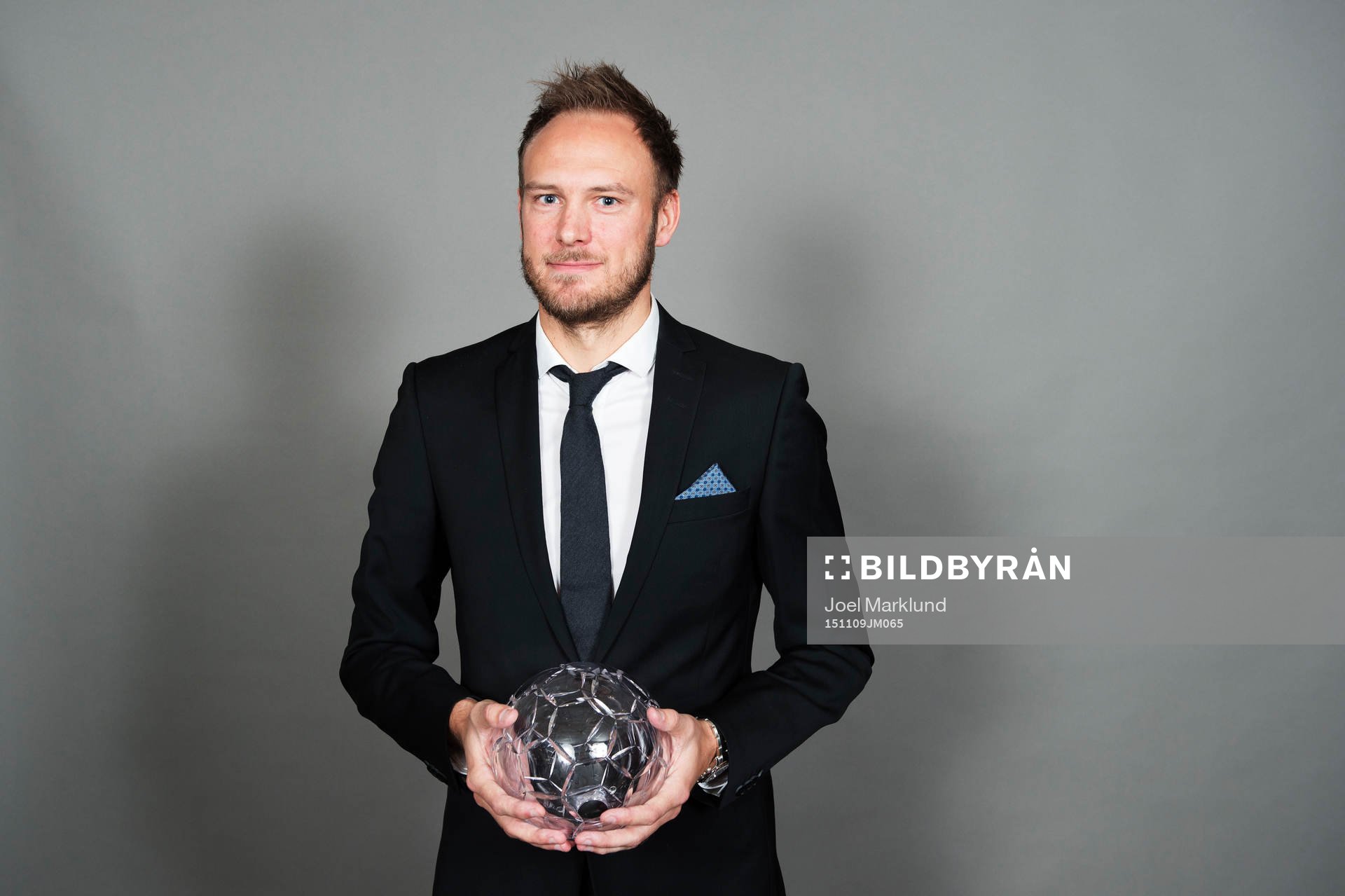 Andreas Granqvist, Krasnodar, poserar med sitt pris för