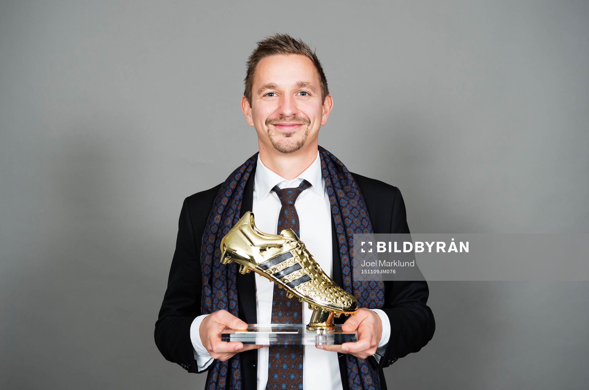 Fredrik Olsson, Jönköping, poserar med sitt pris för