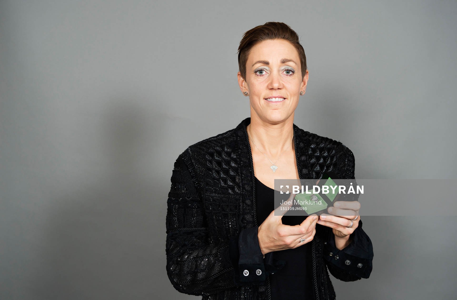 Therese Sjögran, sportchef Rosengård, poserar med sitt