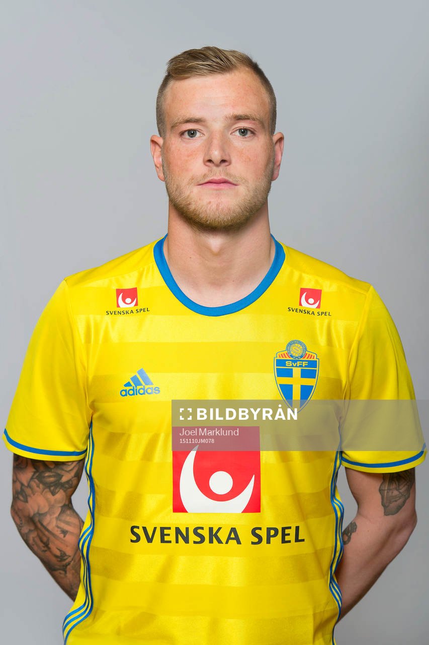 John Guidetti, spelare i Sveriges fotbollslandslag, poserar för ett porträtt den 10 november 2015 i Stockholm.