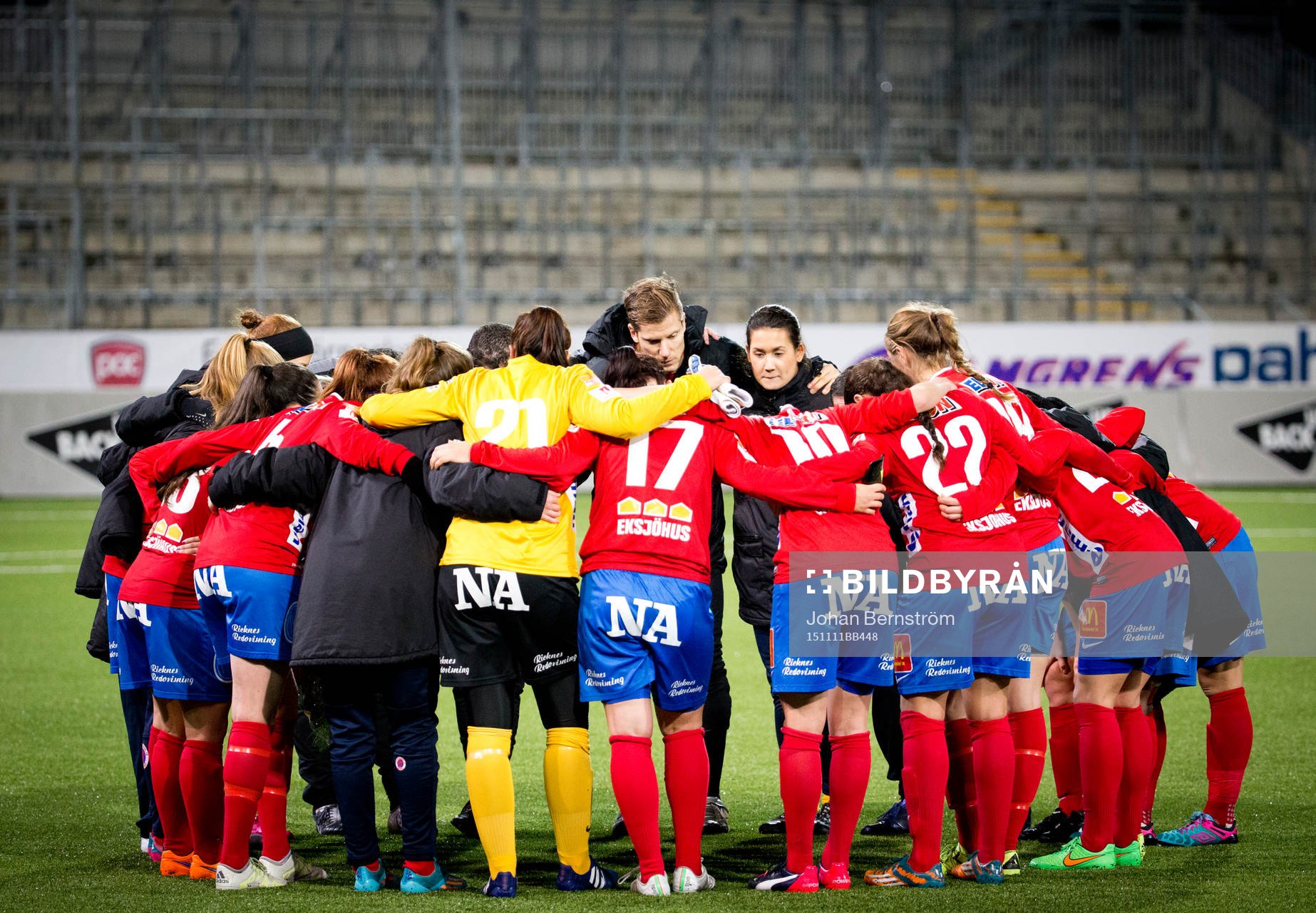 KIF Örebro under fotbollsmatchen i Womens Champions League mellan Kif Örebro och Paris SG den 11 november 2015 i Örebro.