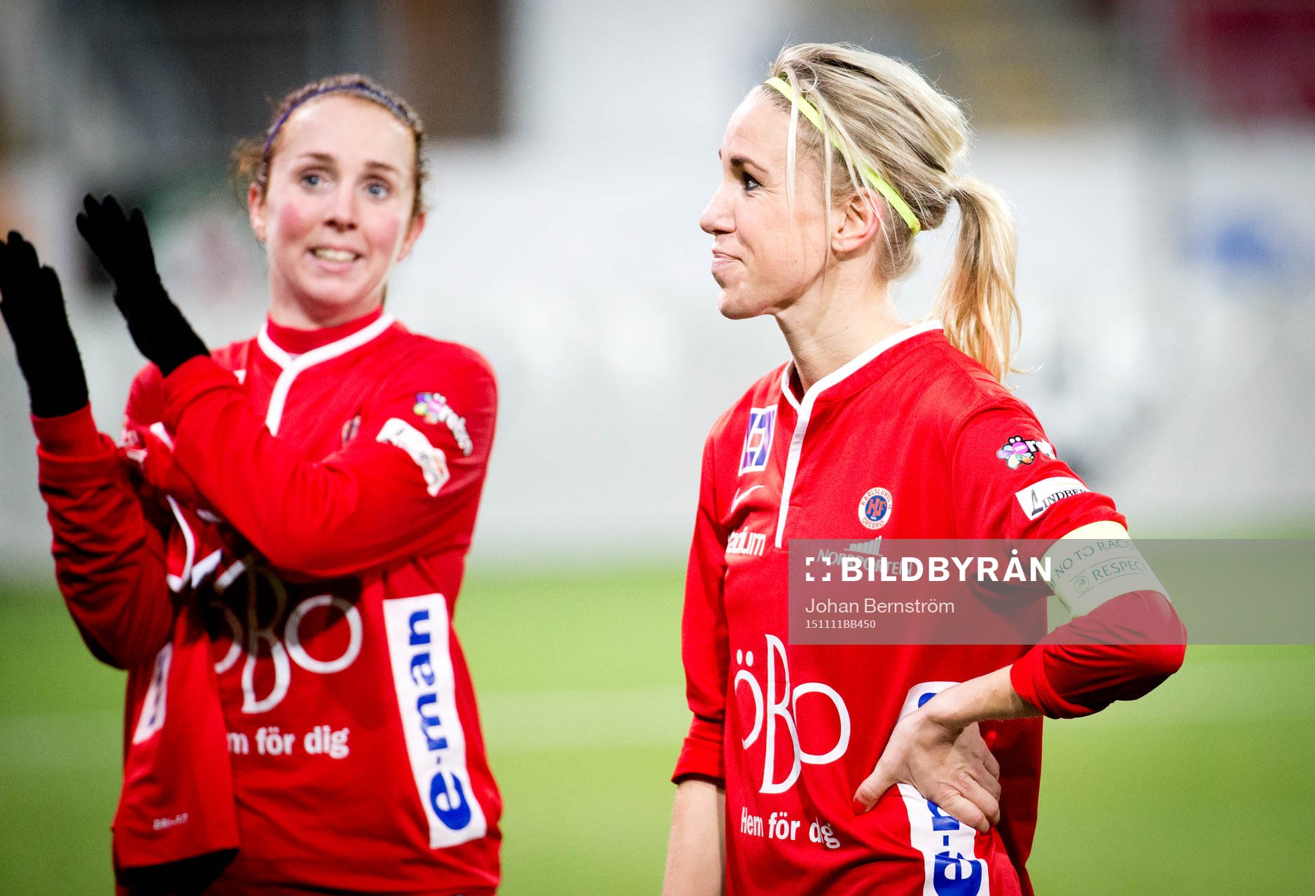 KIF Örebro Elin Magnusson tackas av