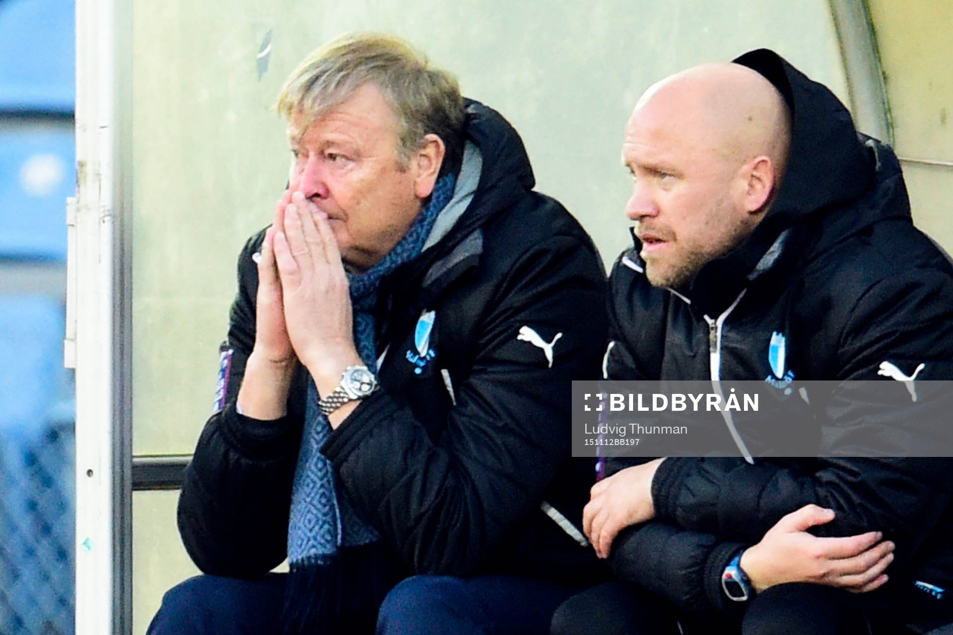 Malmös tränare Åge Hareide och assisterande tränare Olof Persson under träningsmatchen mellan Malmö FF och Sverige den 12 november 2015 i Partille.