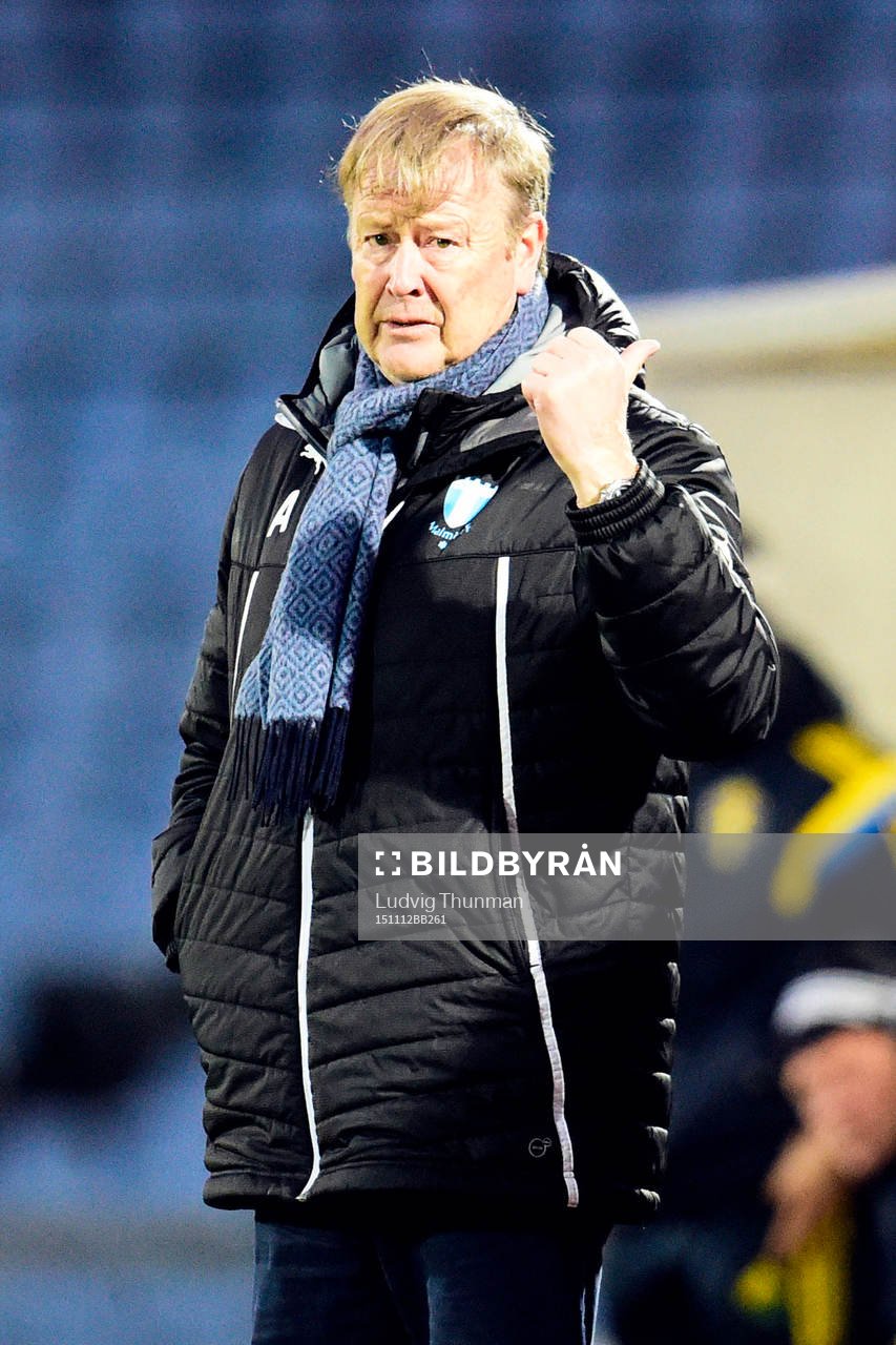 Malmös tränare Åge Hareide under träningsmatchen mellan Malmö FF och Sverige den 12 november 2015 i Partille.