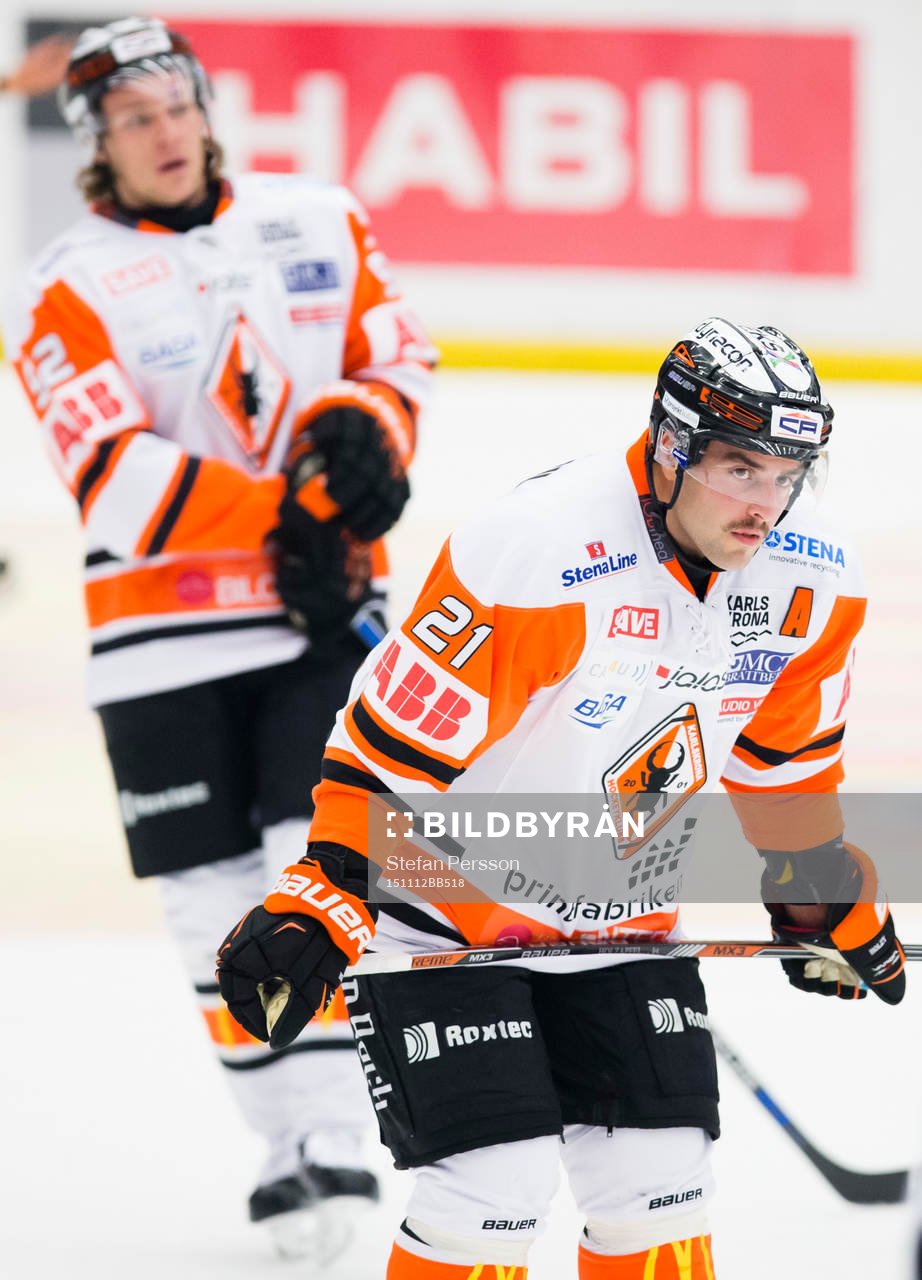 Karlskronas Jesper Olofsson och Riley Holzapfel ser deppiga
