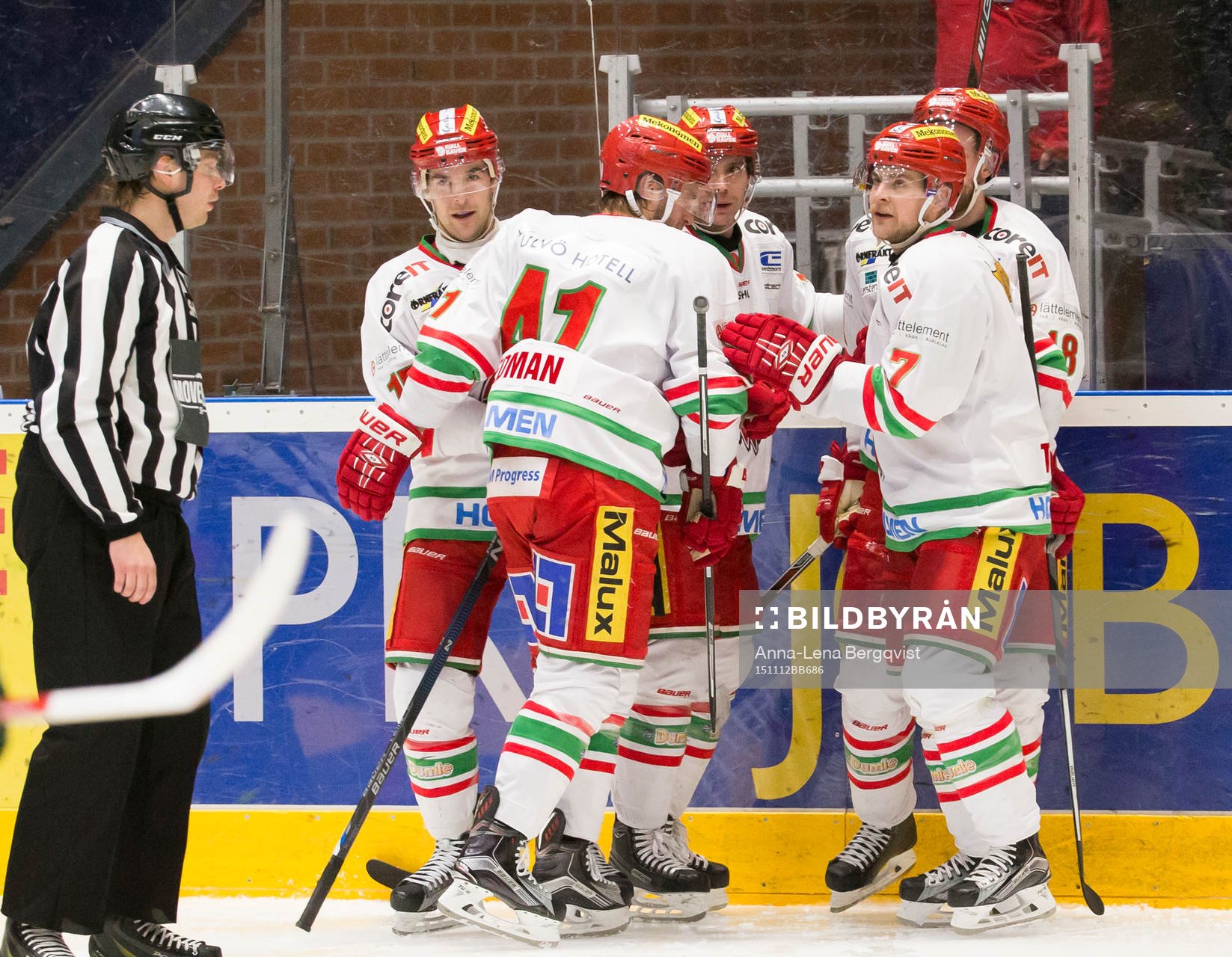 Modos Kyle Wilson gör mål 1-2 och jublar