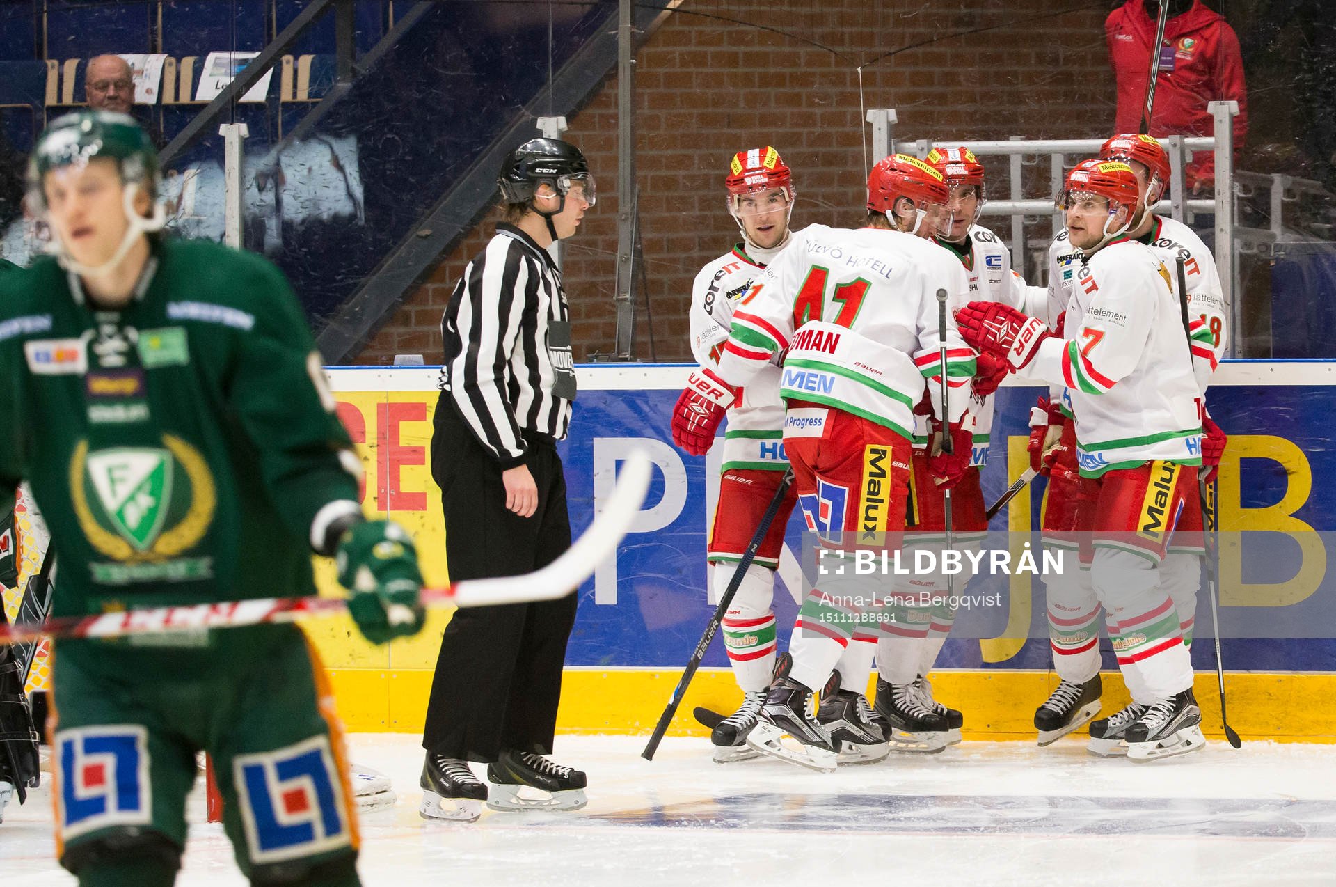 Modos Kyle Wilson gör mål 1-2 och jublar