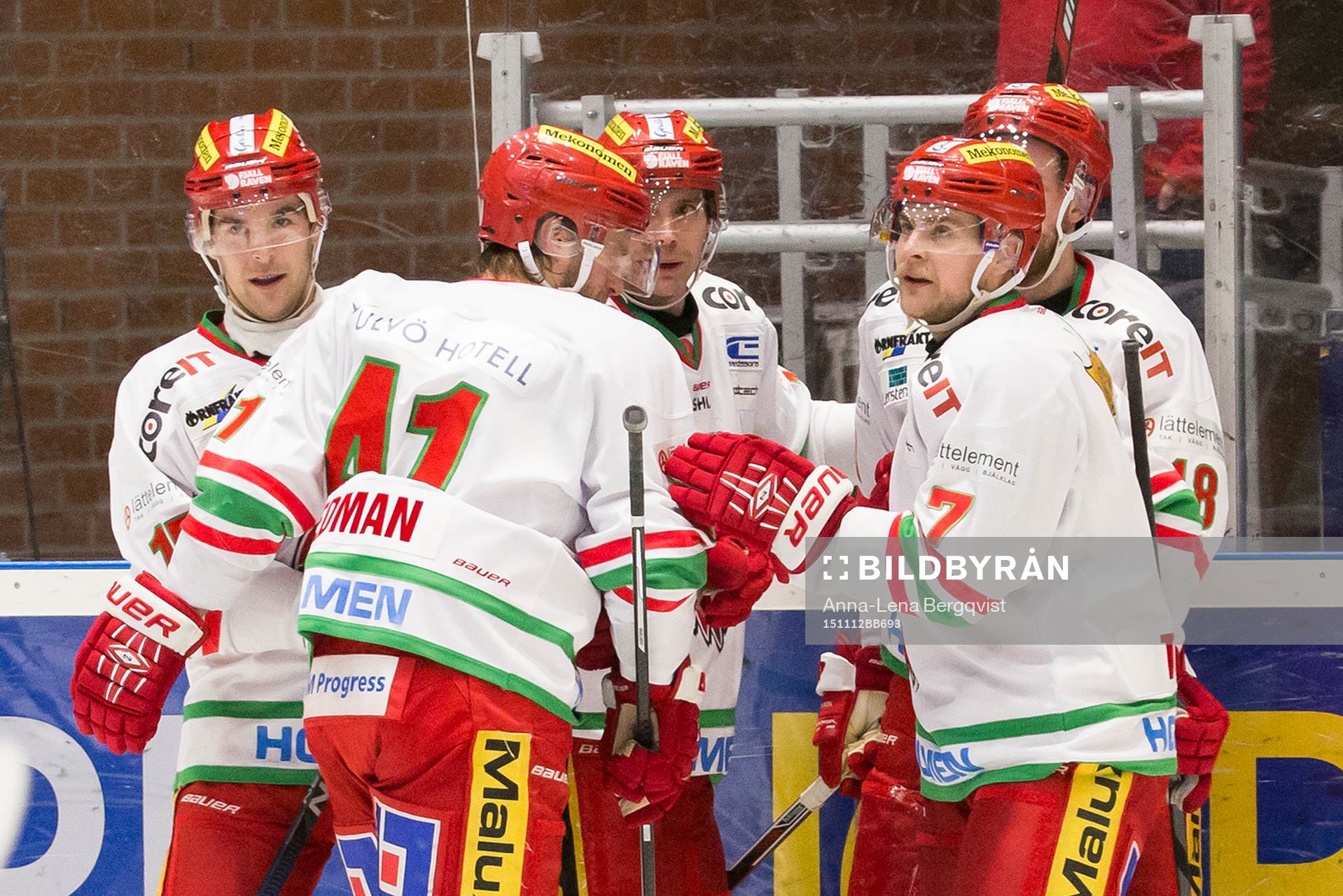 Modos Kyle Wilson gör mål 1-2 och jublar