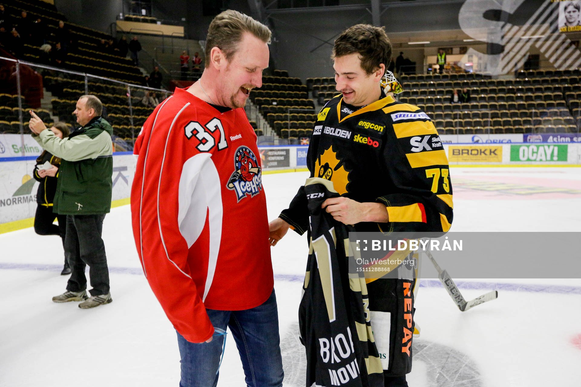 Skellefteås Terry Broadhurst med ett fan som budat på