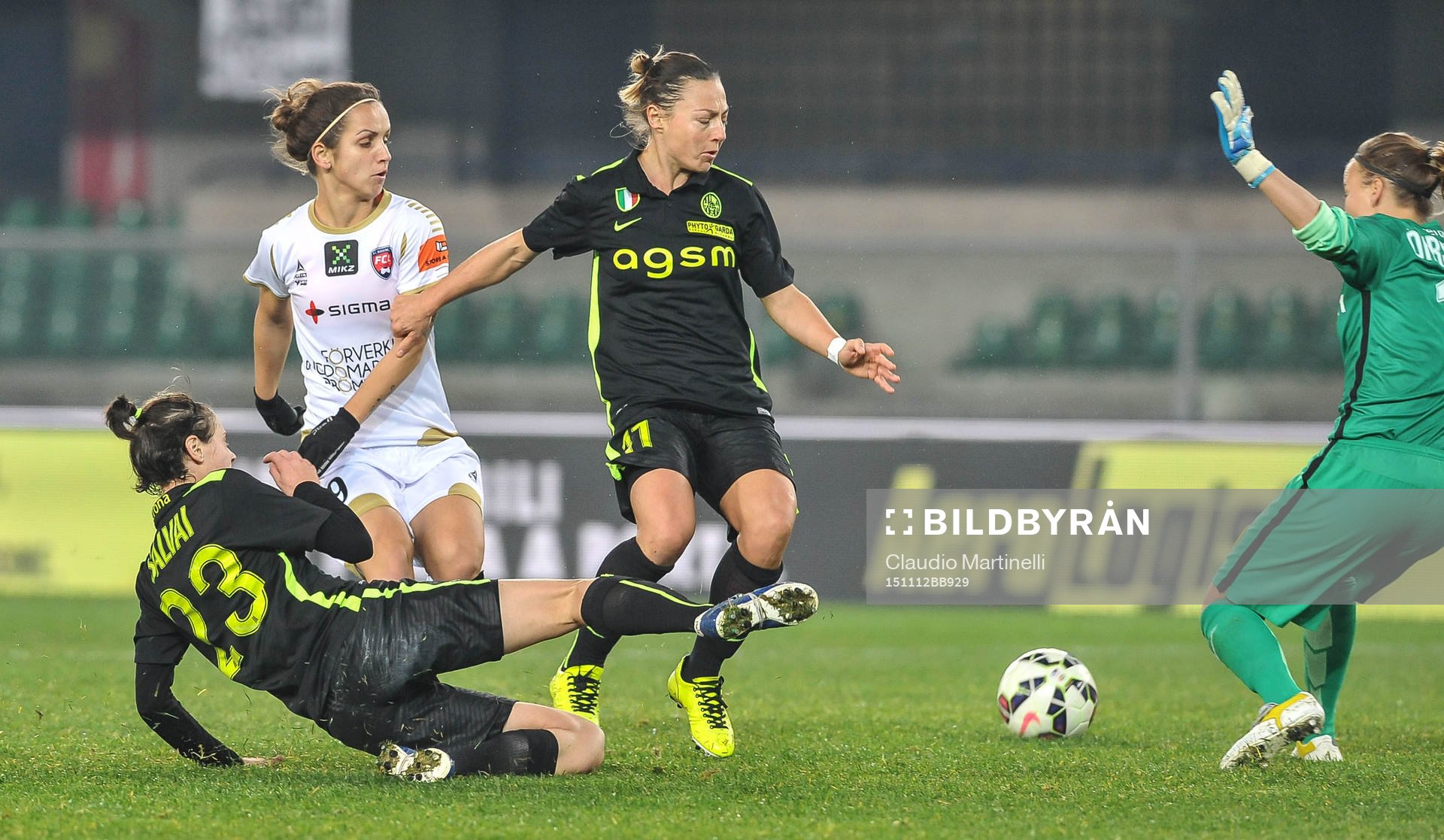 Rosengårds Natasha Andonova och Veronas Cecilia Salvai och