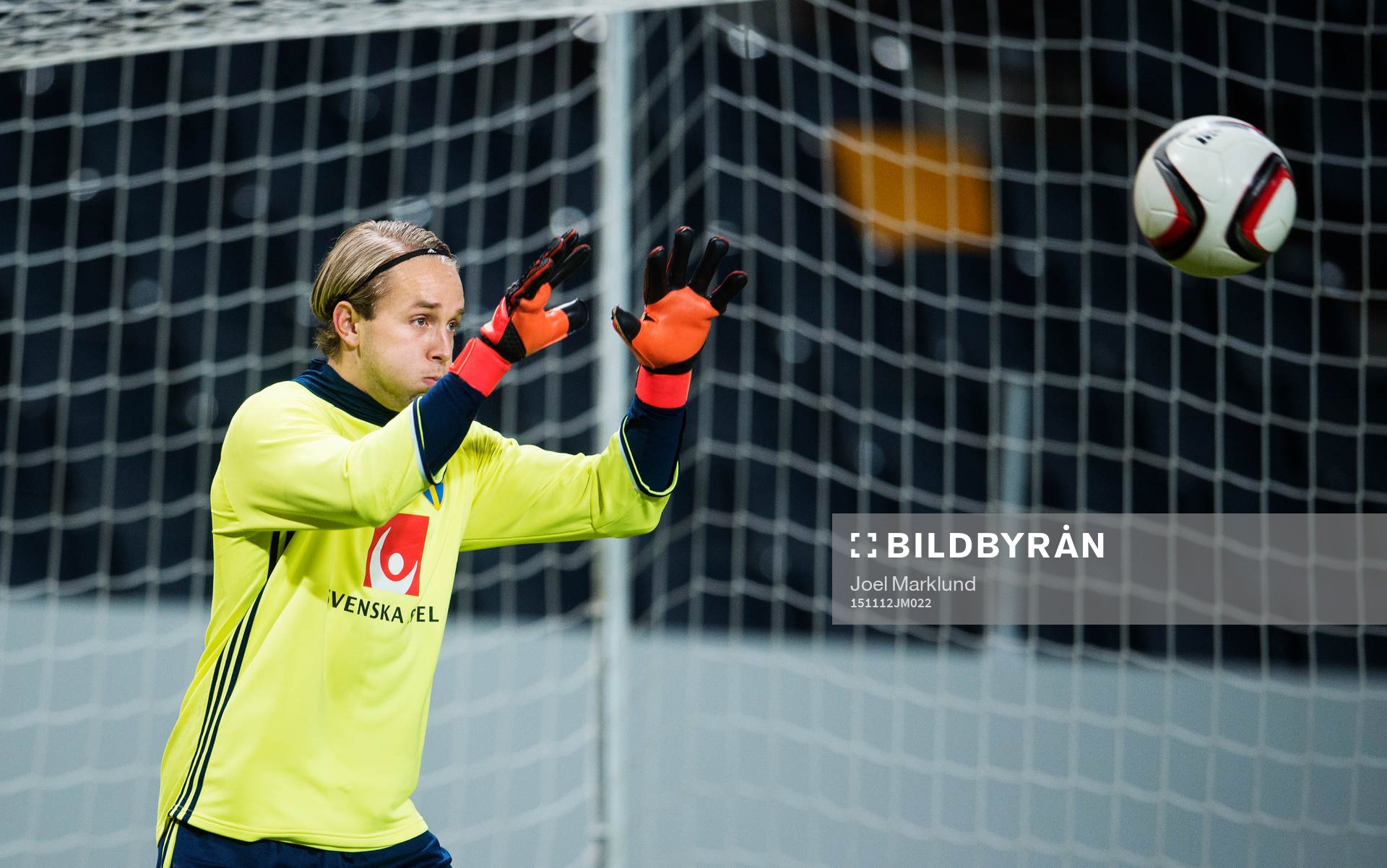 Patrik Carlgren under Sveriges fotbollslandslags träning den 12 november 2015 i Stockholm.