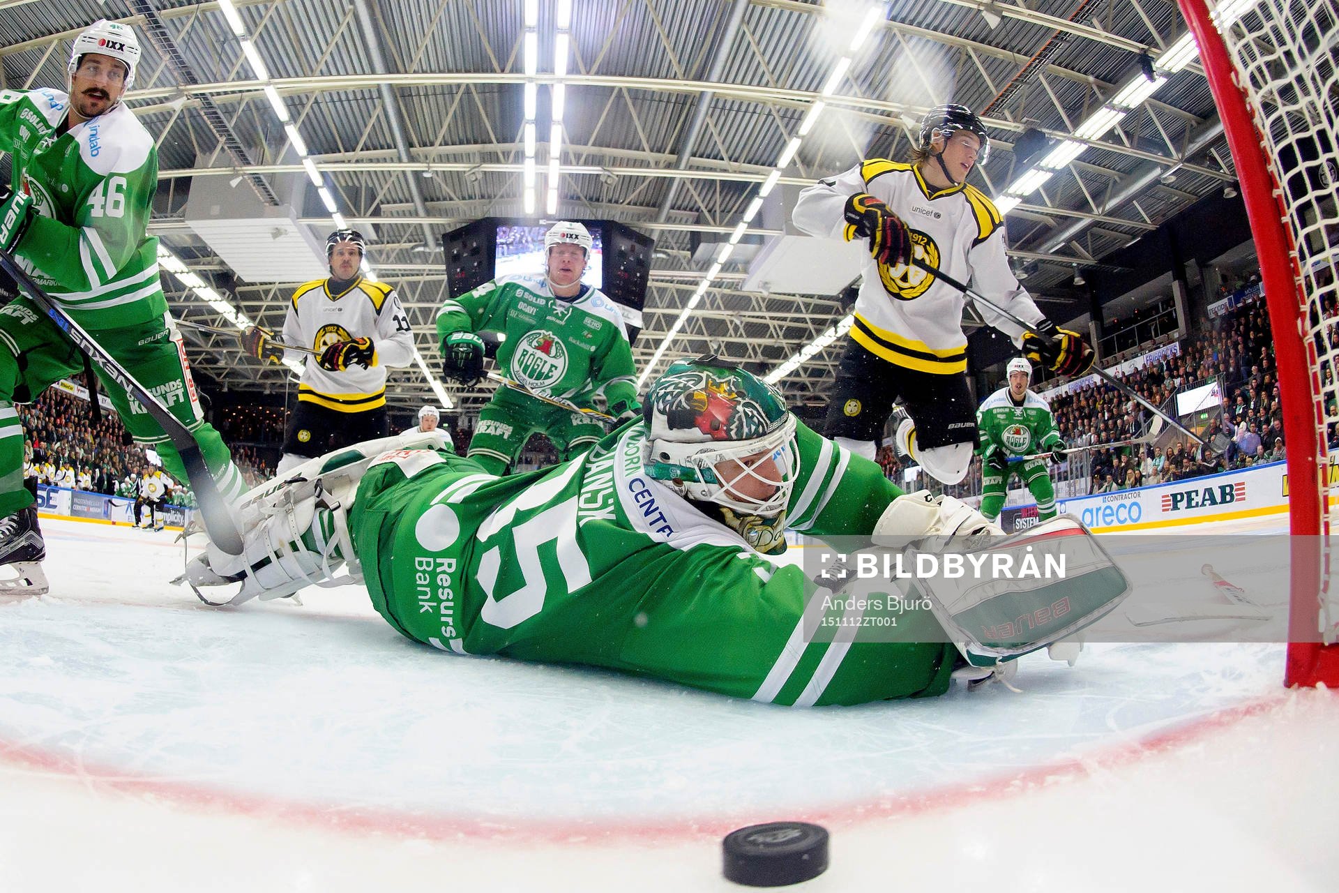Brynäs Oskar Lindblom (h) gör 0-3  bakom Rögles målvakt
