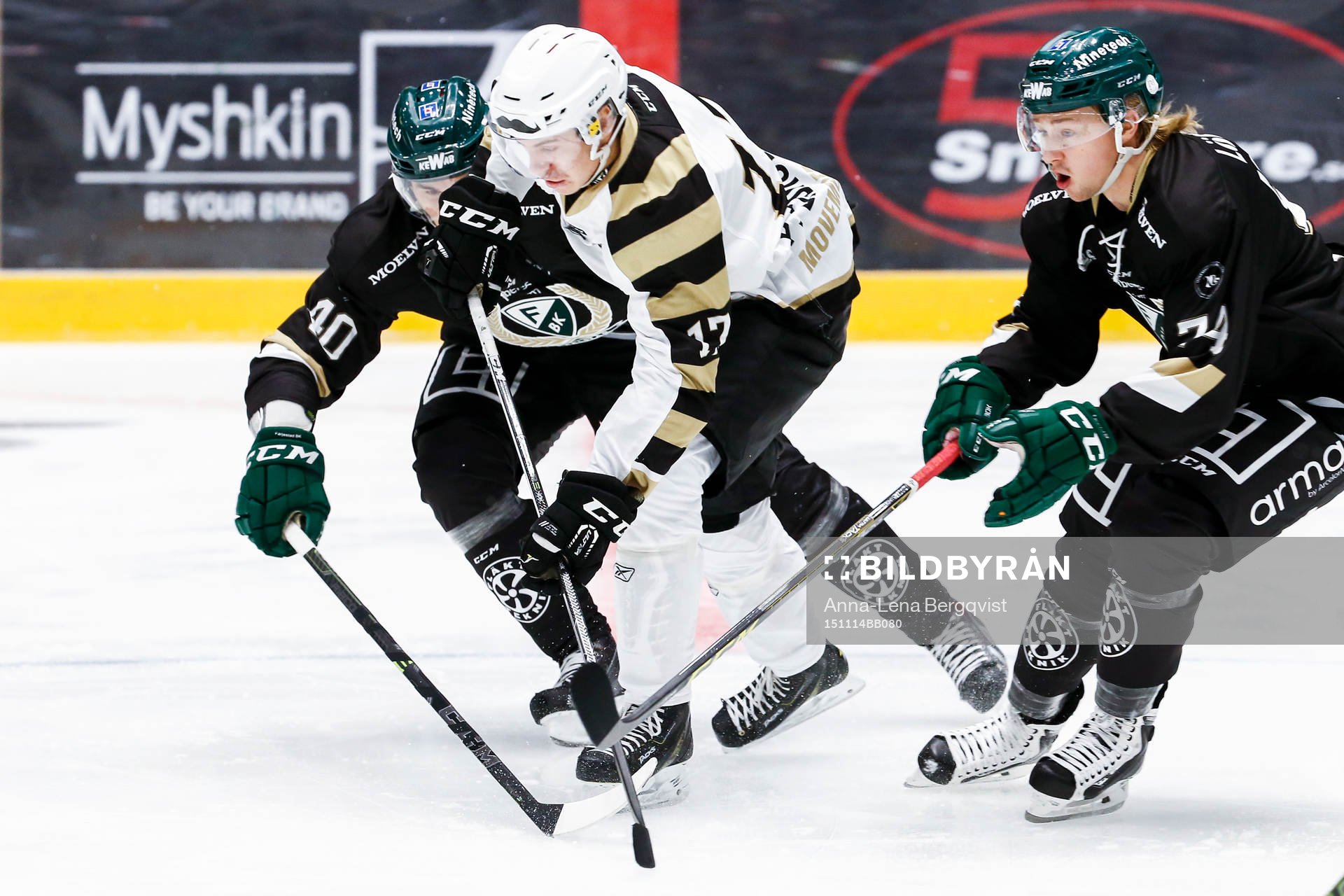 Färjestads Niclas Arell och Rasmus Asplund i en kamp mot