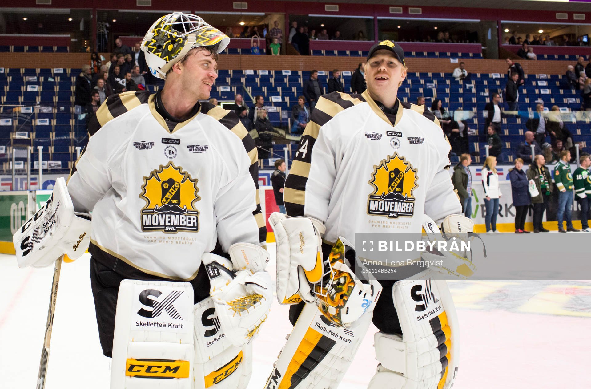 Skellefteås målvakt Markus Svensson är glad och firar