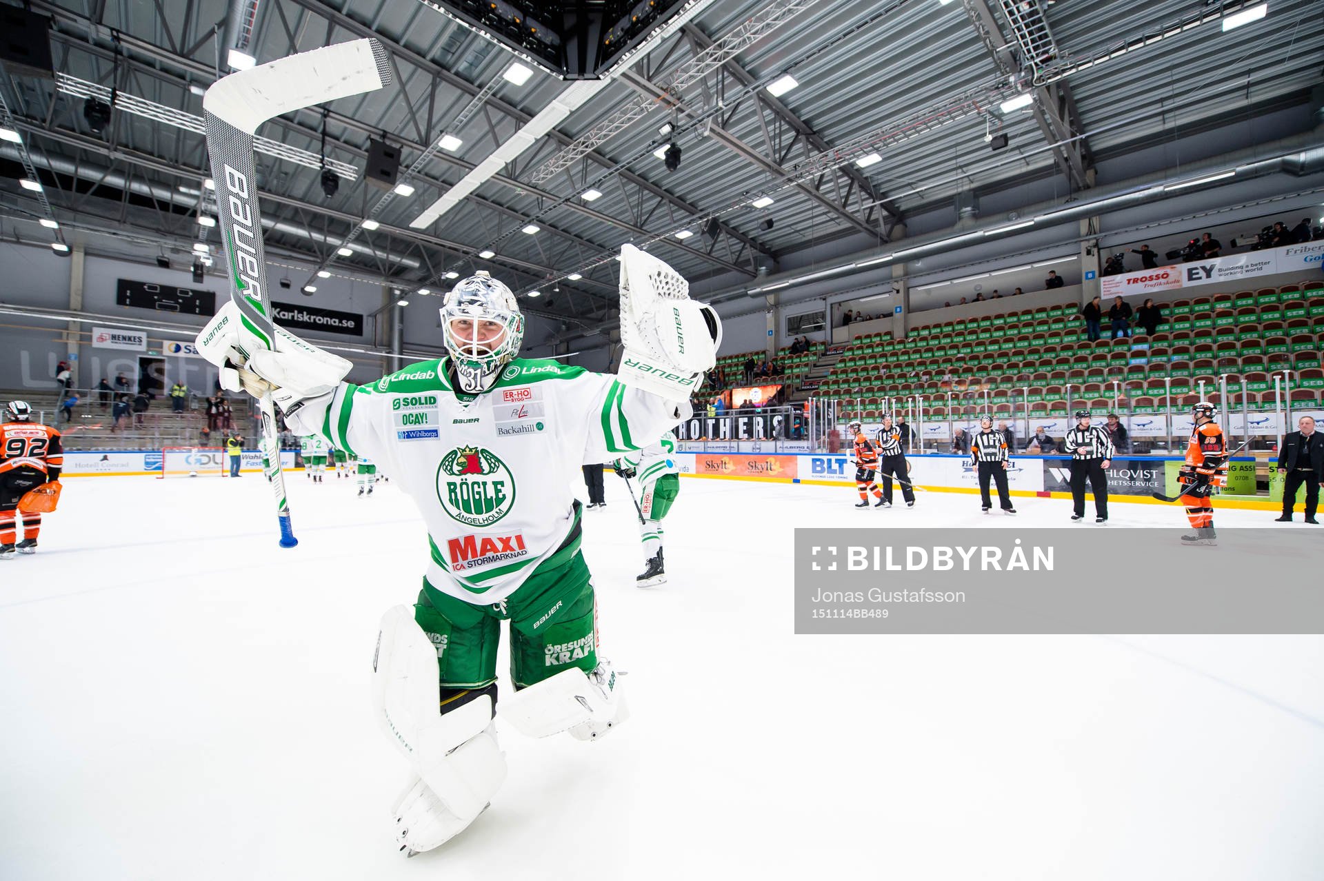 Rögles målvakt Lars Volden jublar