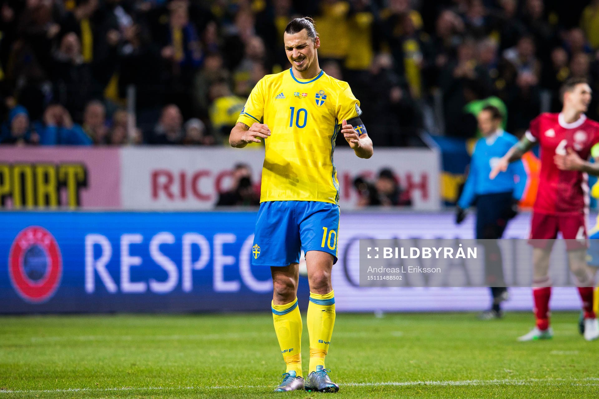 Sveriges Zlatan Ibrahimovic ser deppig ut