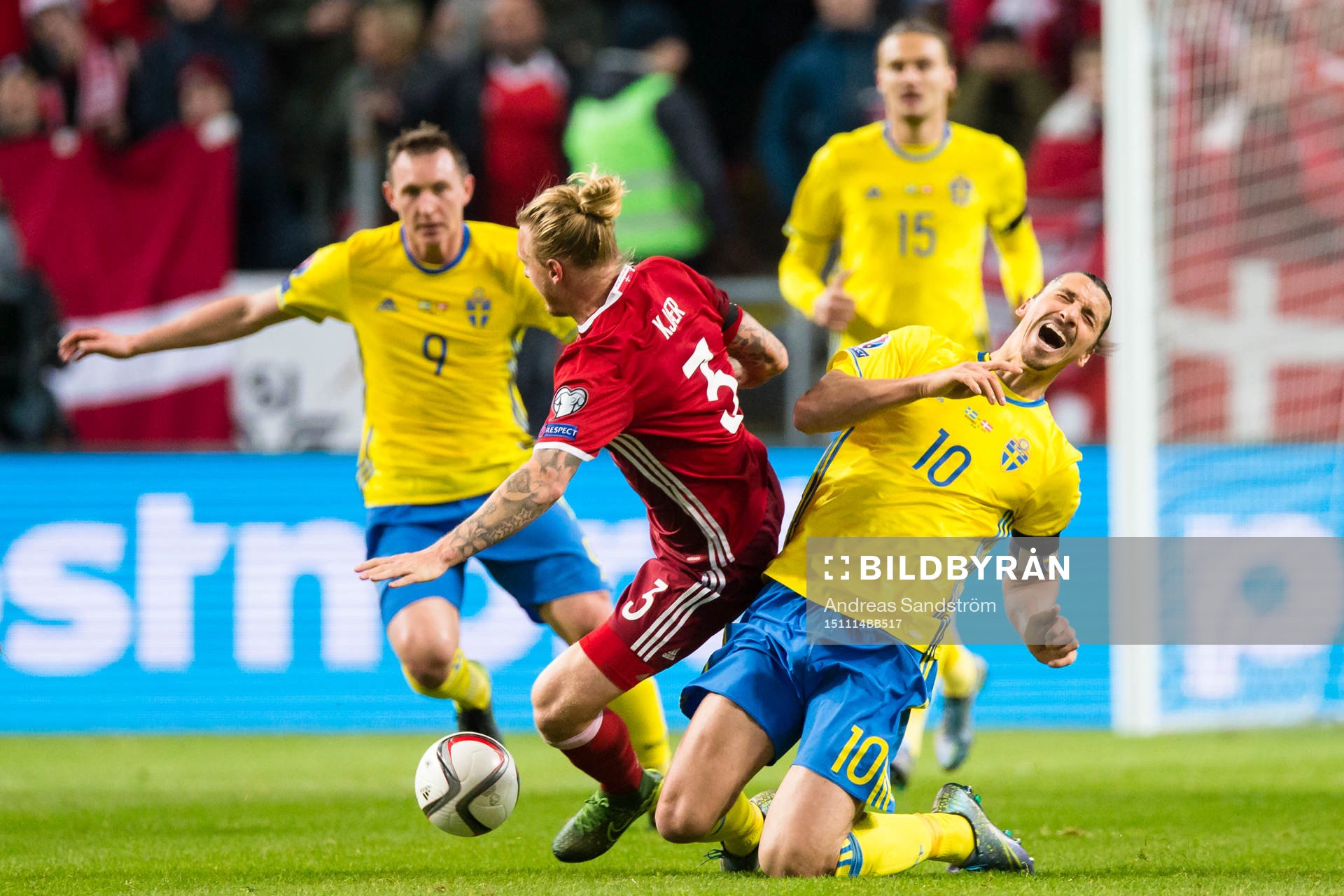 Sveriges Zlatan Ibrahimovic fälls i en duell med Danmarks Simon Kjär under fotbollsmatchen i EM-kvalets playoff mellan Sverige och Danmark den 14 November 2015 i Stockholm.
