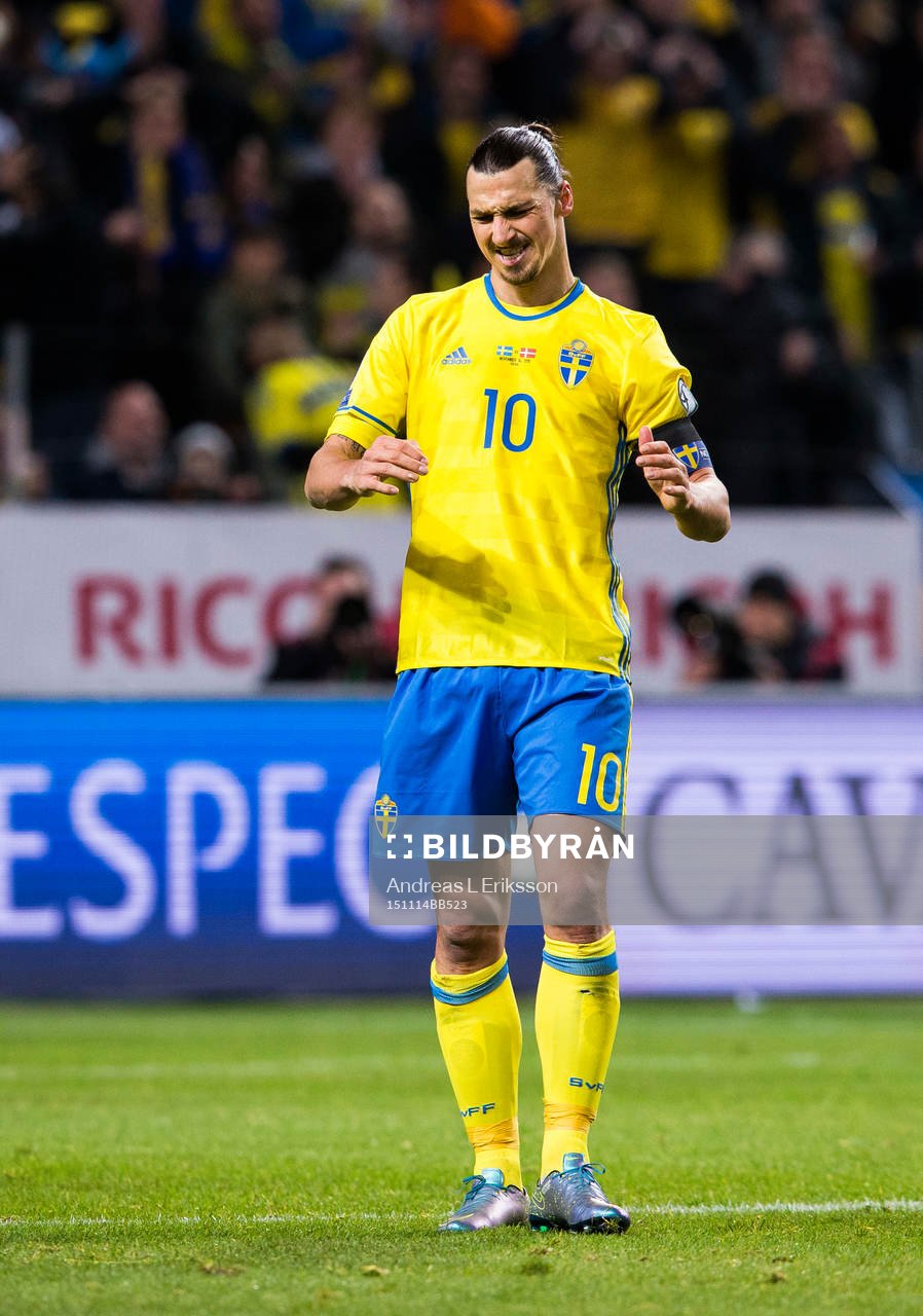 Sveriges Zlatan Ibrahimovic ser deppig ut