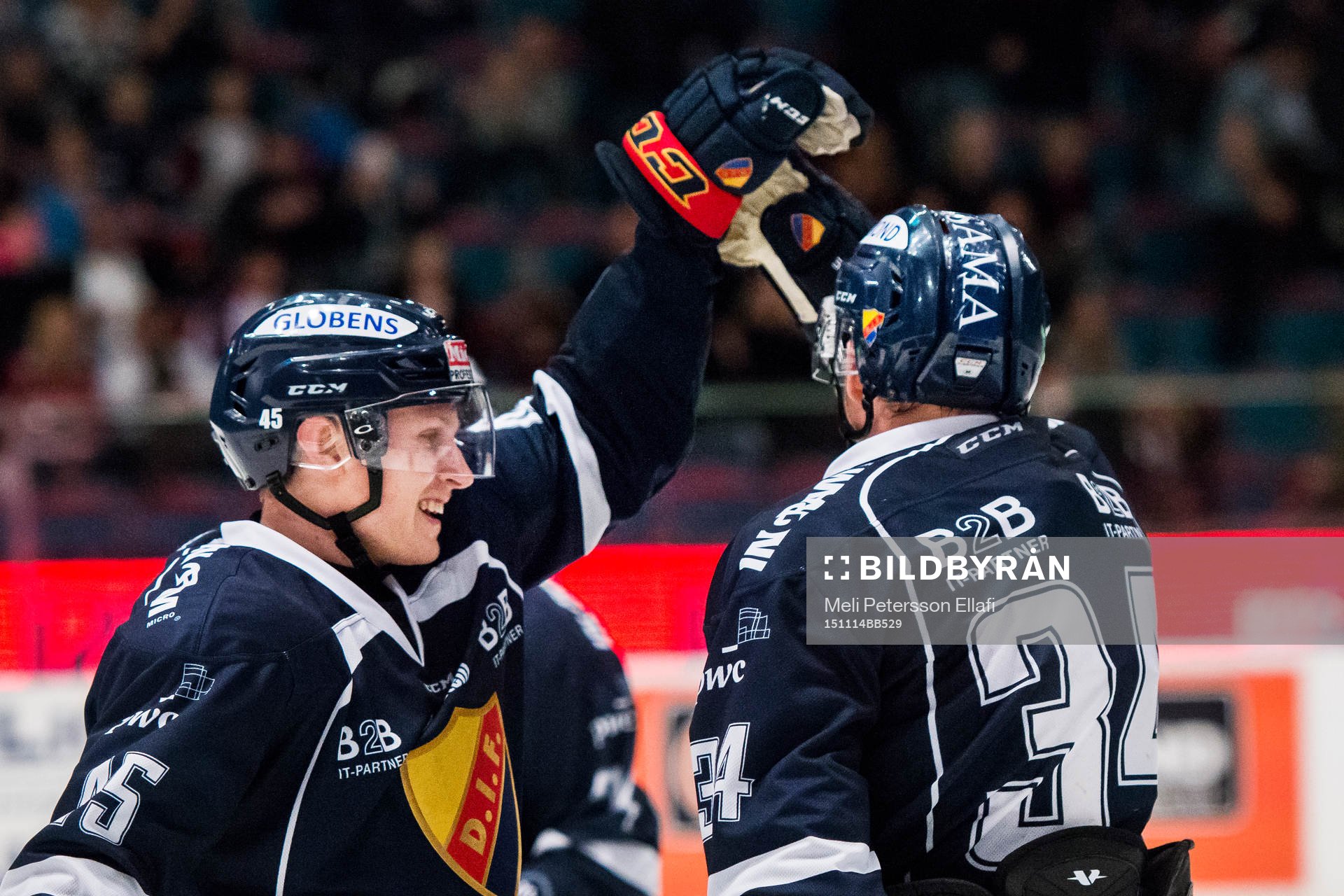 Djurgårdens Alexander Falk och Daniel Brodin jublar