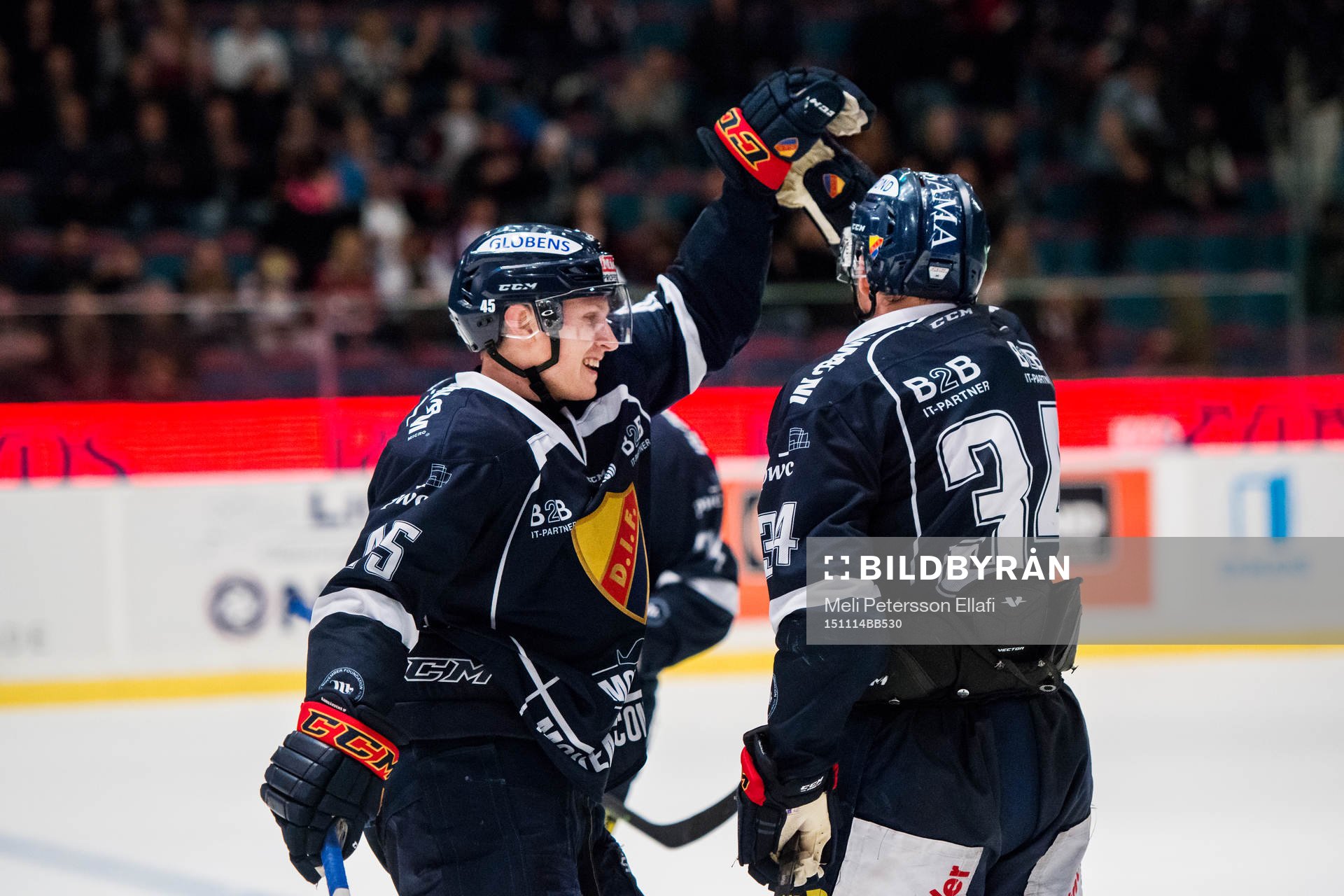 Djurgårdens Alexander Falk och Daniel Brodin jublar