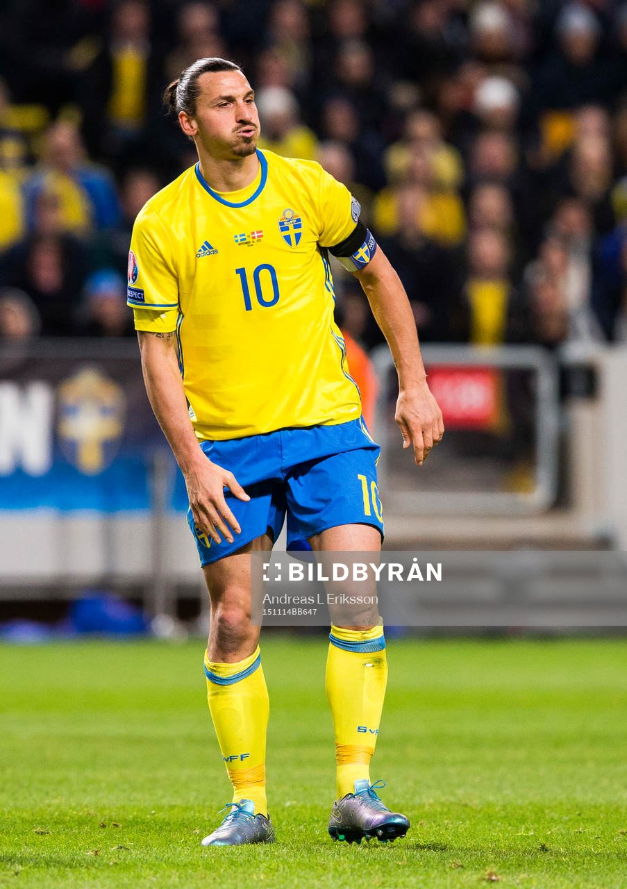 Sveriges Zlatan Ibrahimovic grinar illa