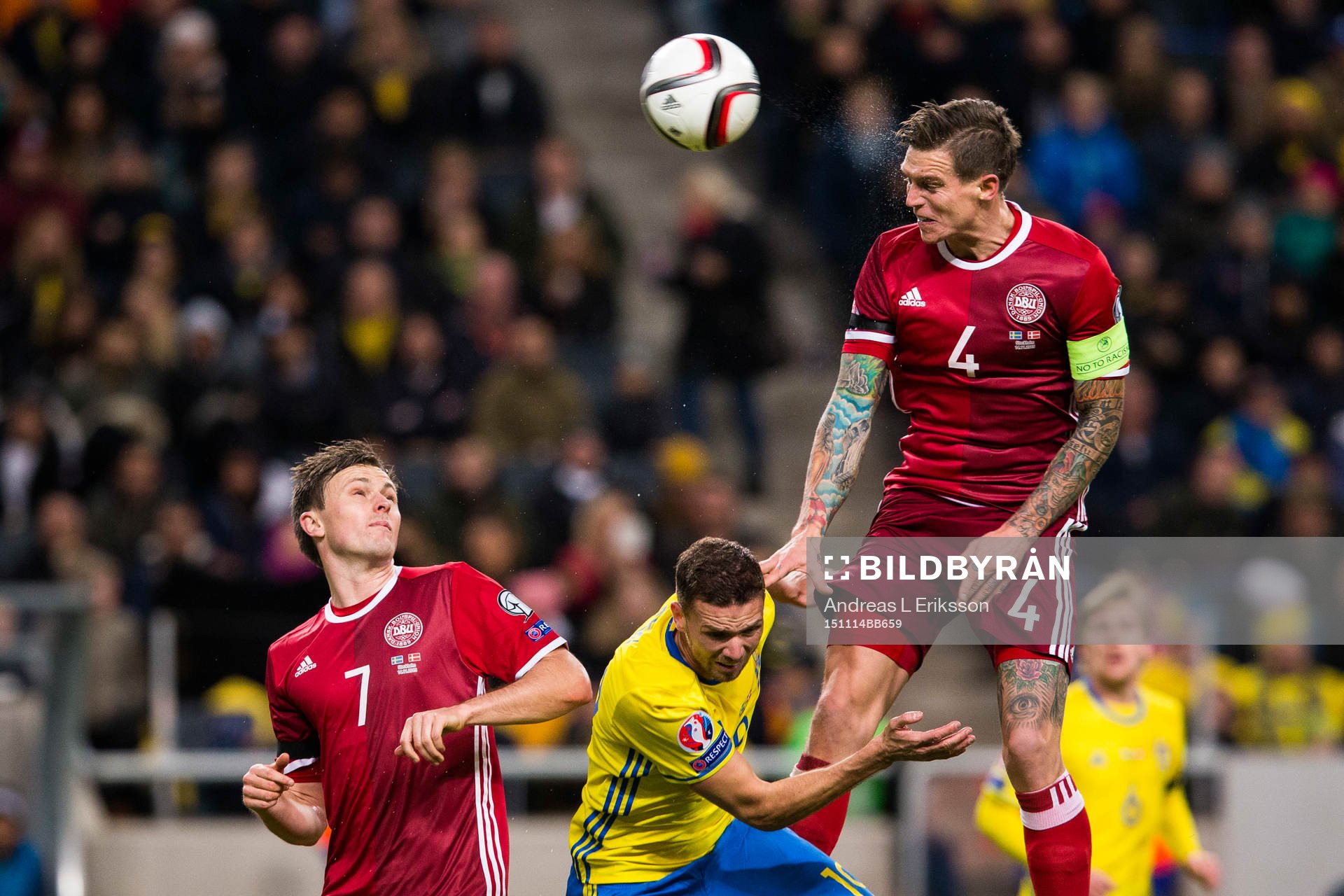 Danmarks William Kvist och Sveriges Marcus Berg når inte