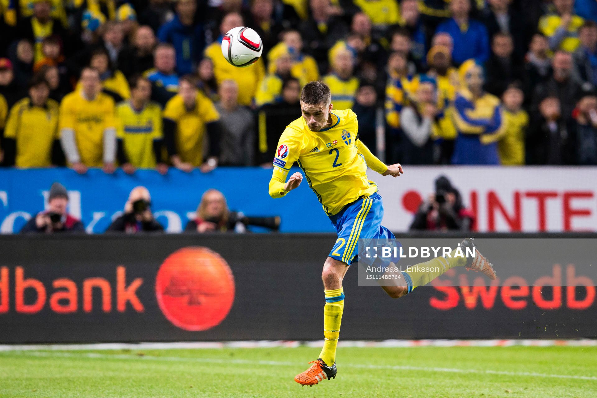 Sveriges Mikael Lustig med en nick