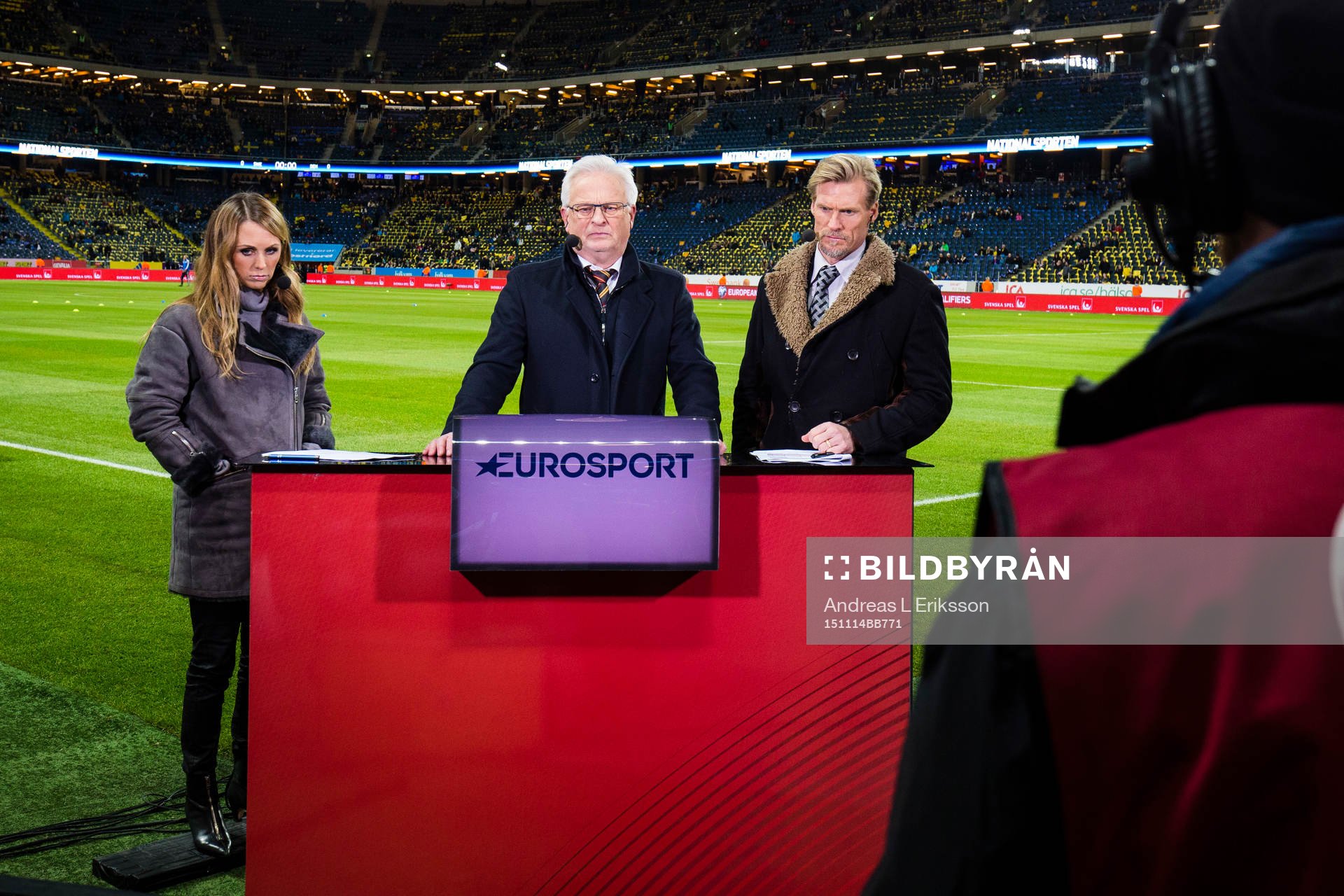 Karin Frick, Hans Backe och Johan Mjällby i studion för