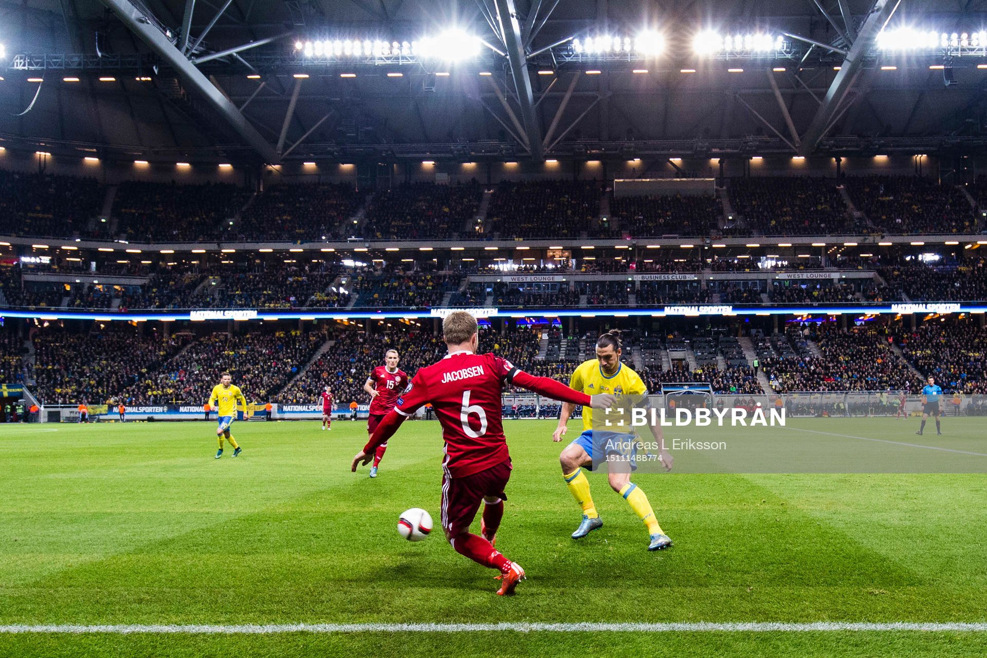 Danmarks Lars Jacobsen och Sveriges Zlatan Ibrahimovic