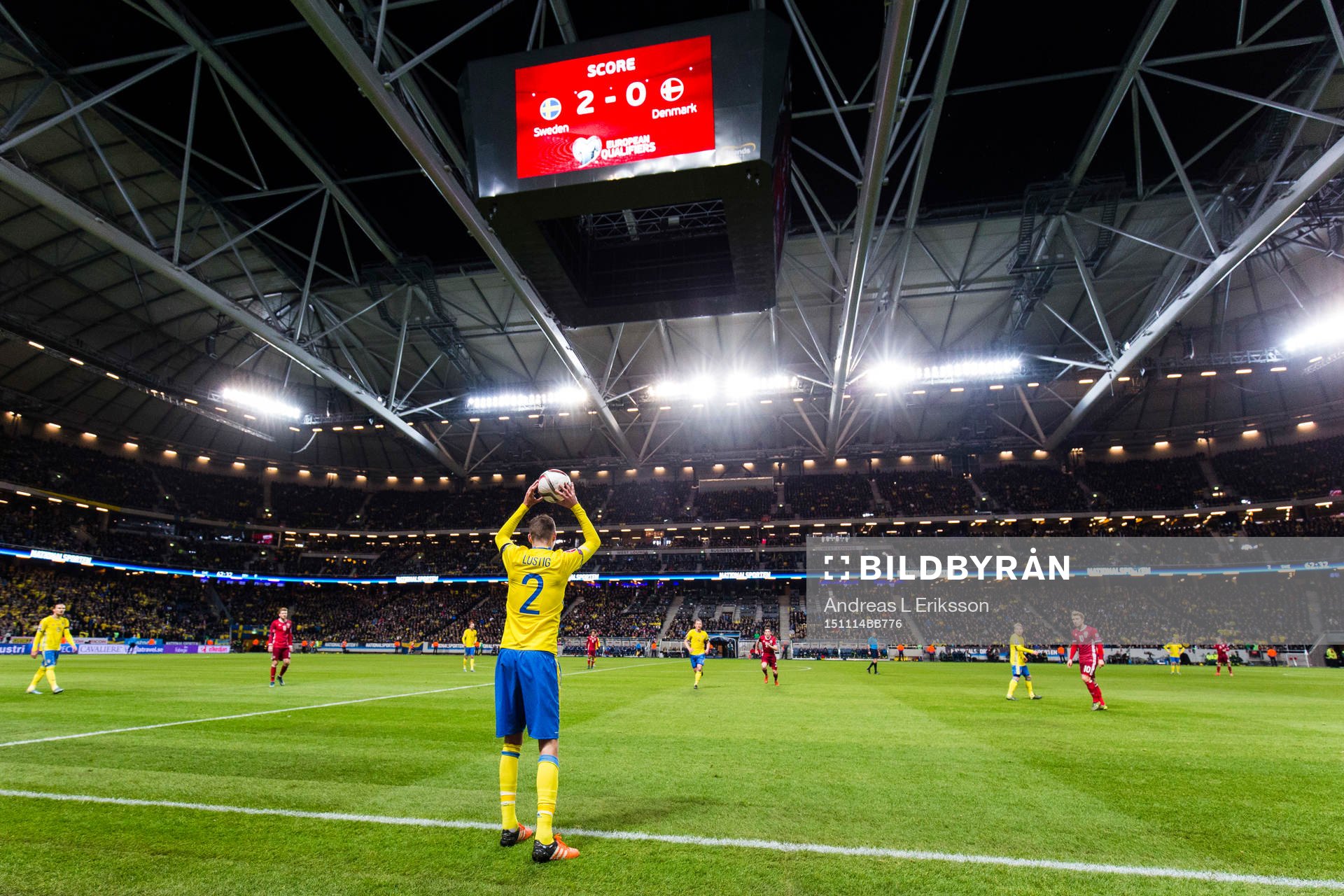 Sveriges Mikael Lustig med ett inkast