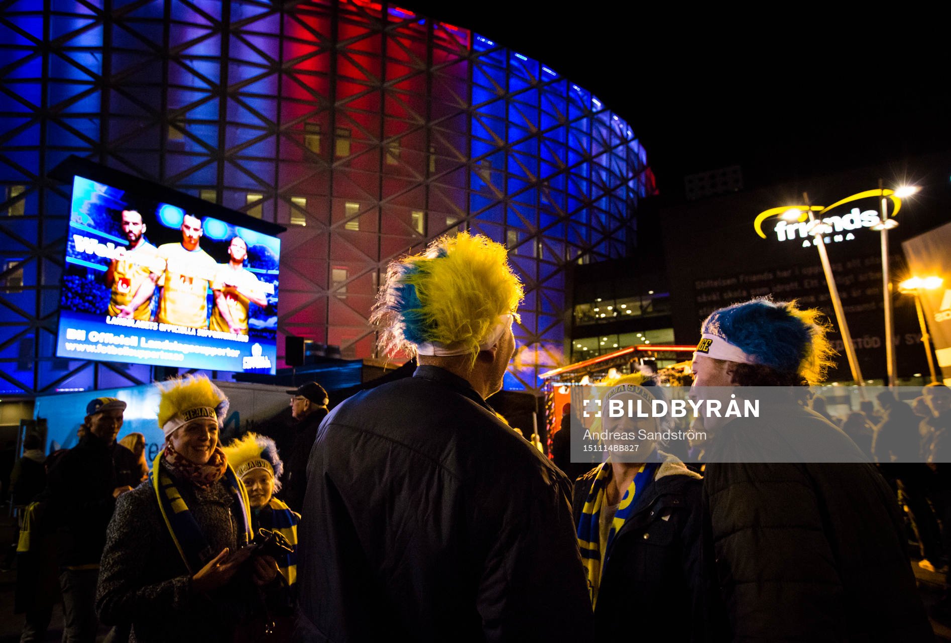 Supportar utanför arenan