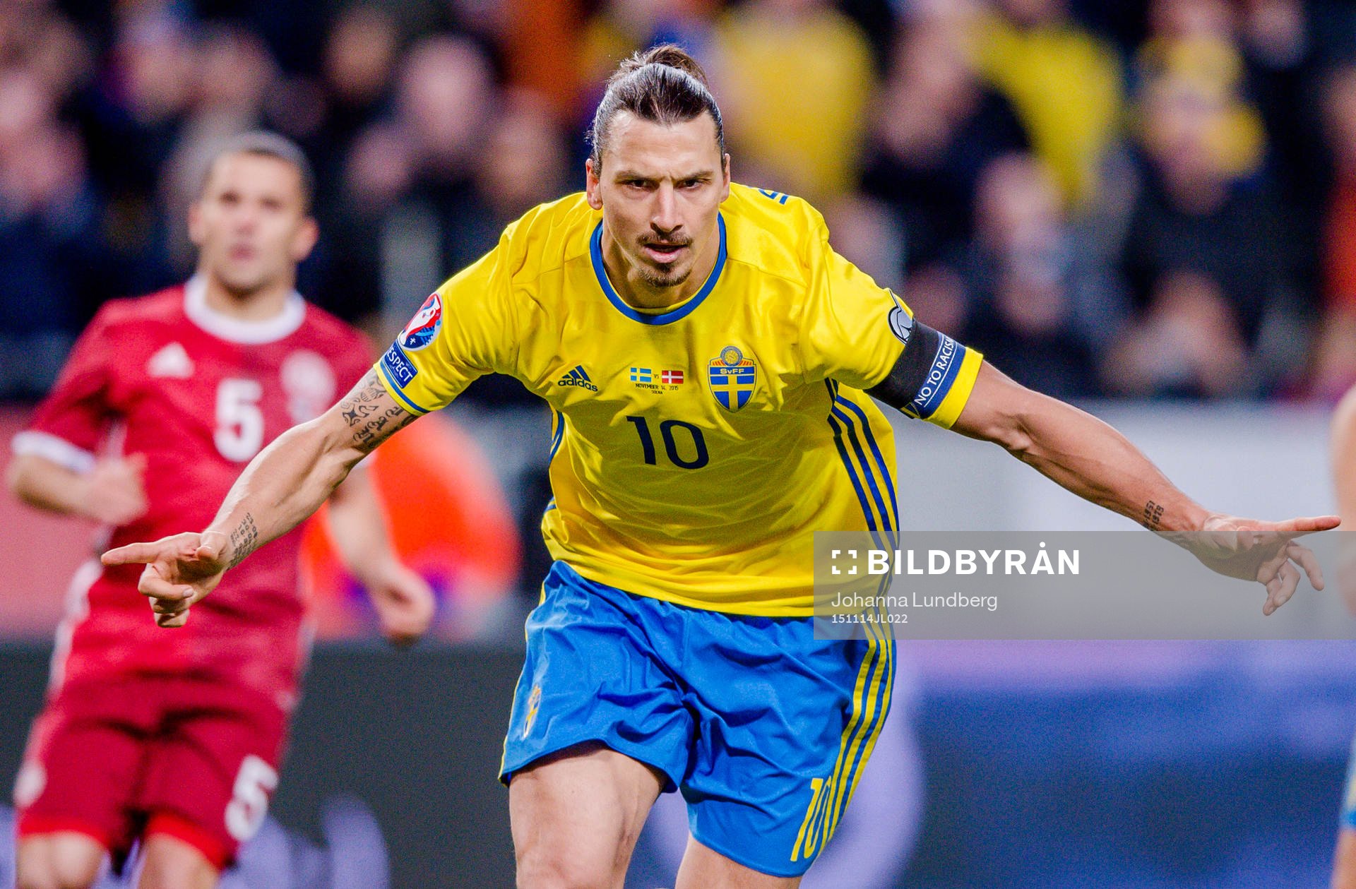 Sveriges Zlatan Ibrahimovic jublar
