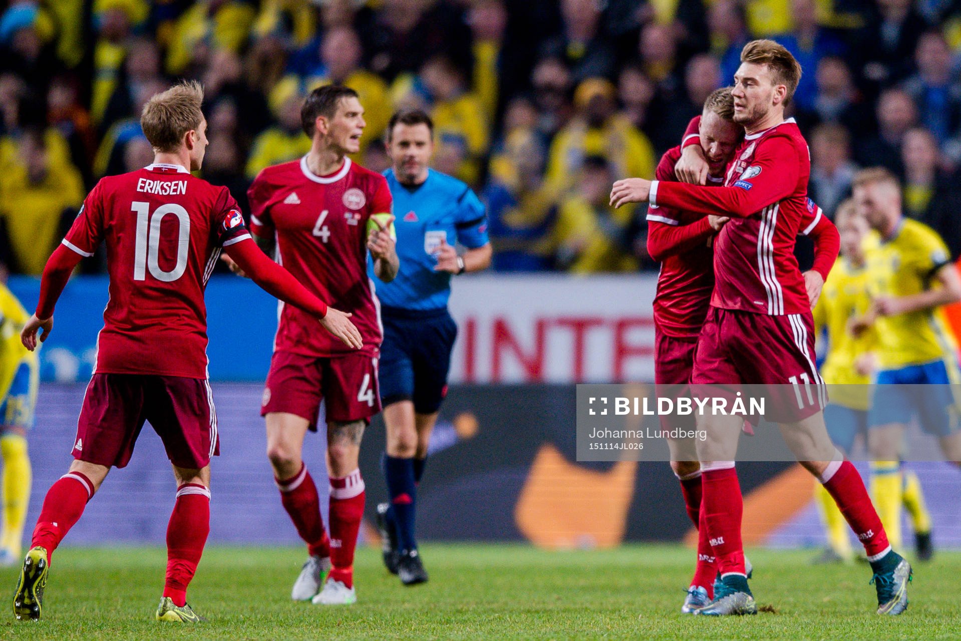 Danmarks Nicolai Jörgensen och Nicklas Bendtner jublar