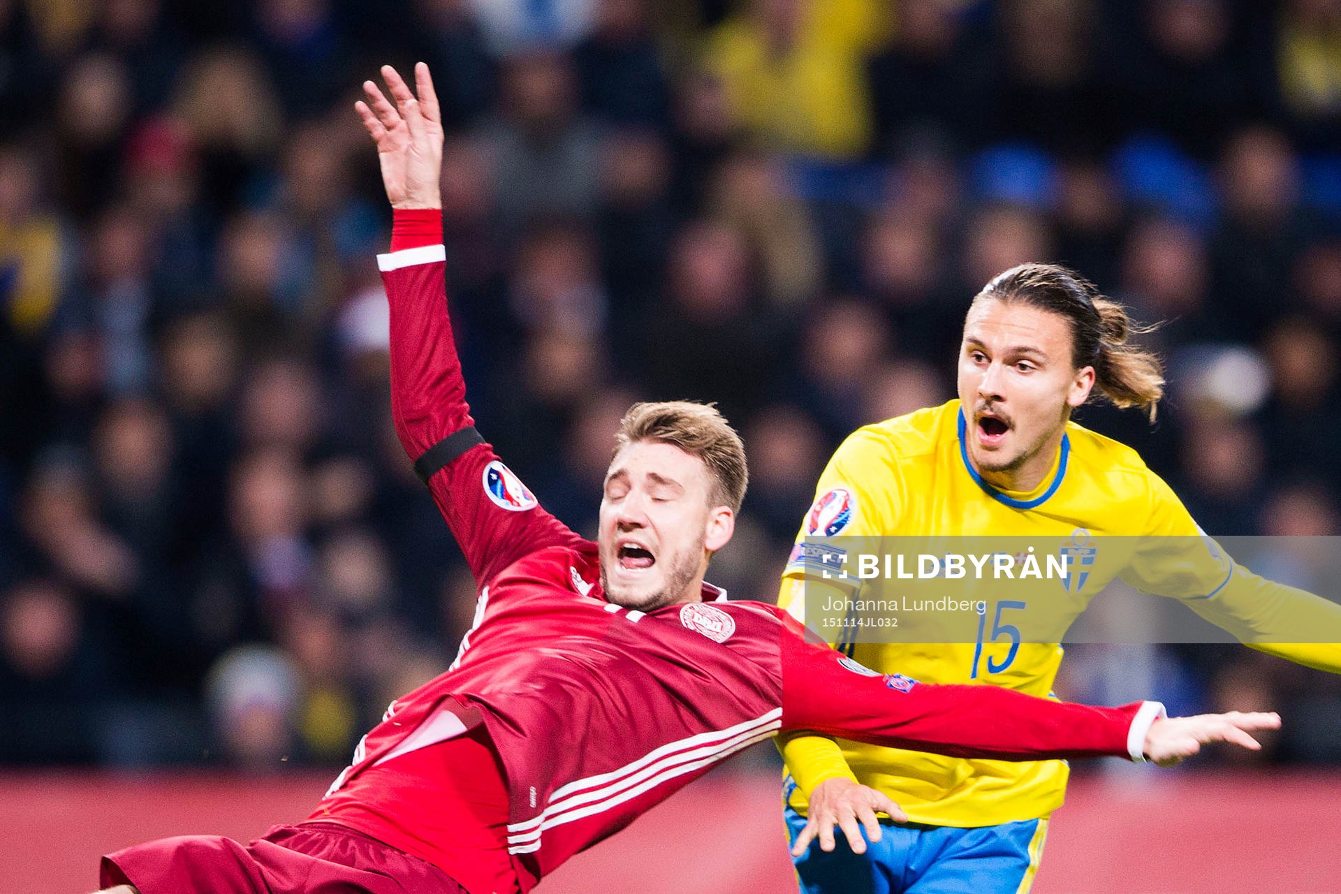 Danmarks Nicklas Bendtner och Sveriges Erik Johansson