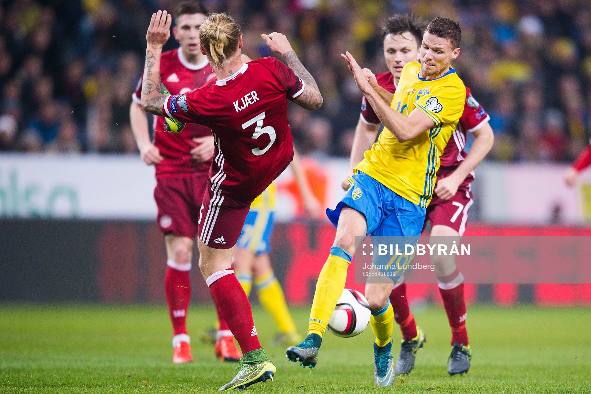 Sveriges Marcus Berg mot Danmarks Simon Kjär