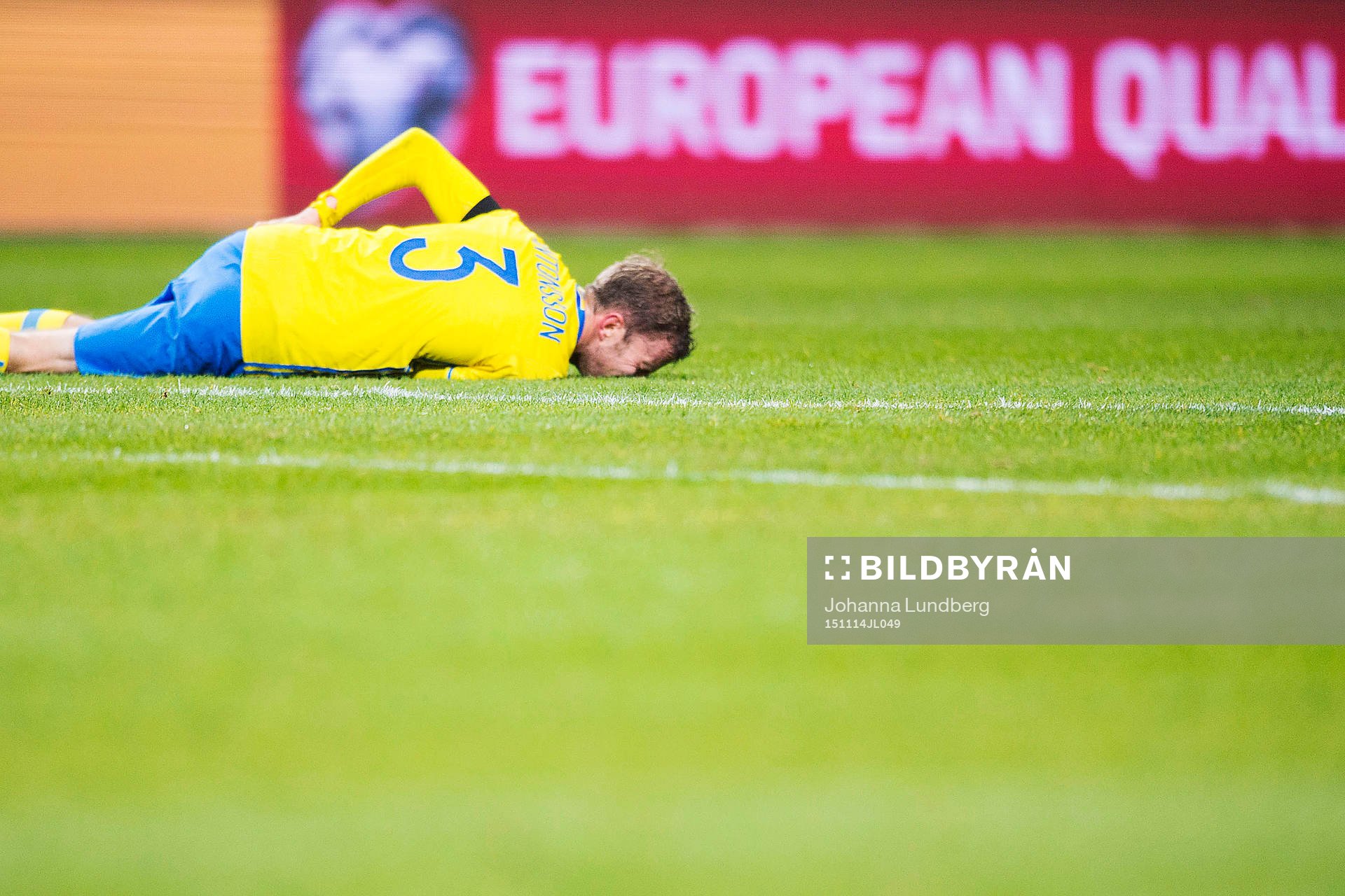 Sveriges Mikael Antonsson har ont