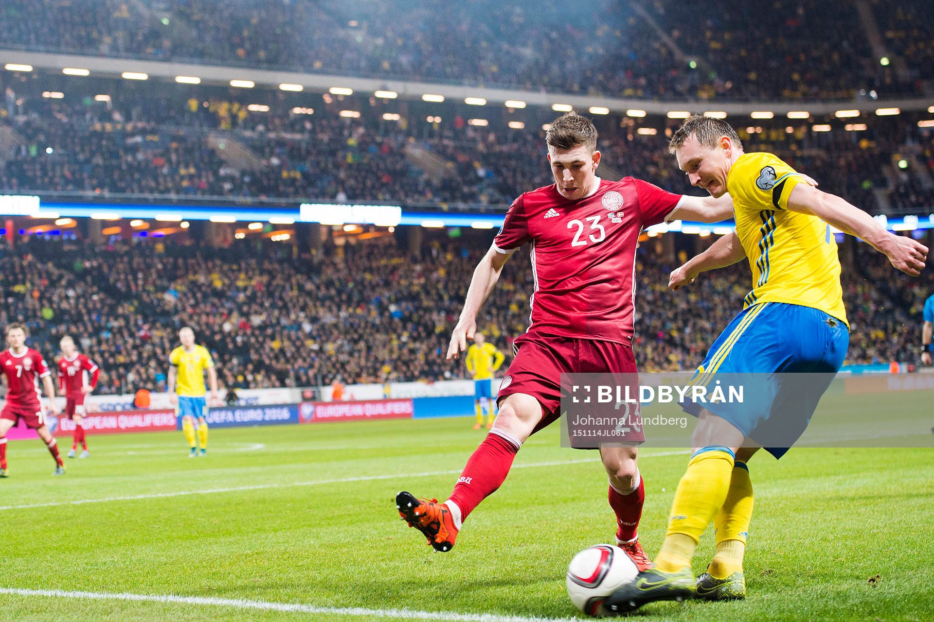 Danmarks Pierre Höjbjerg mot Sveriges Kim Källström