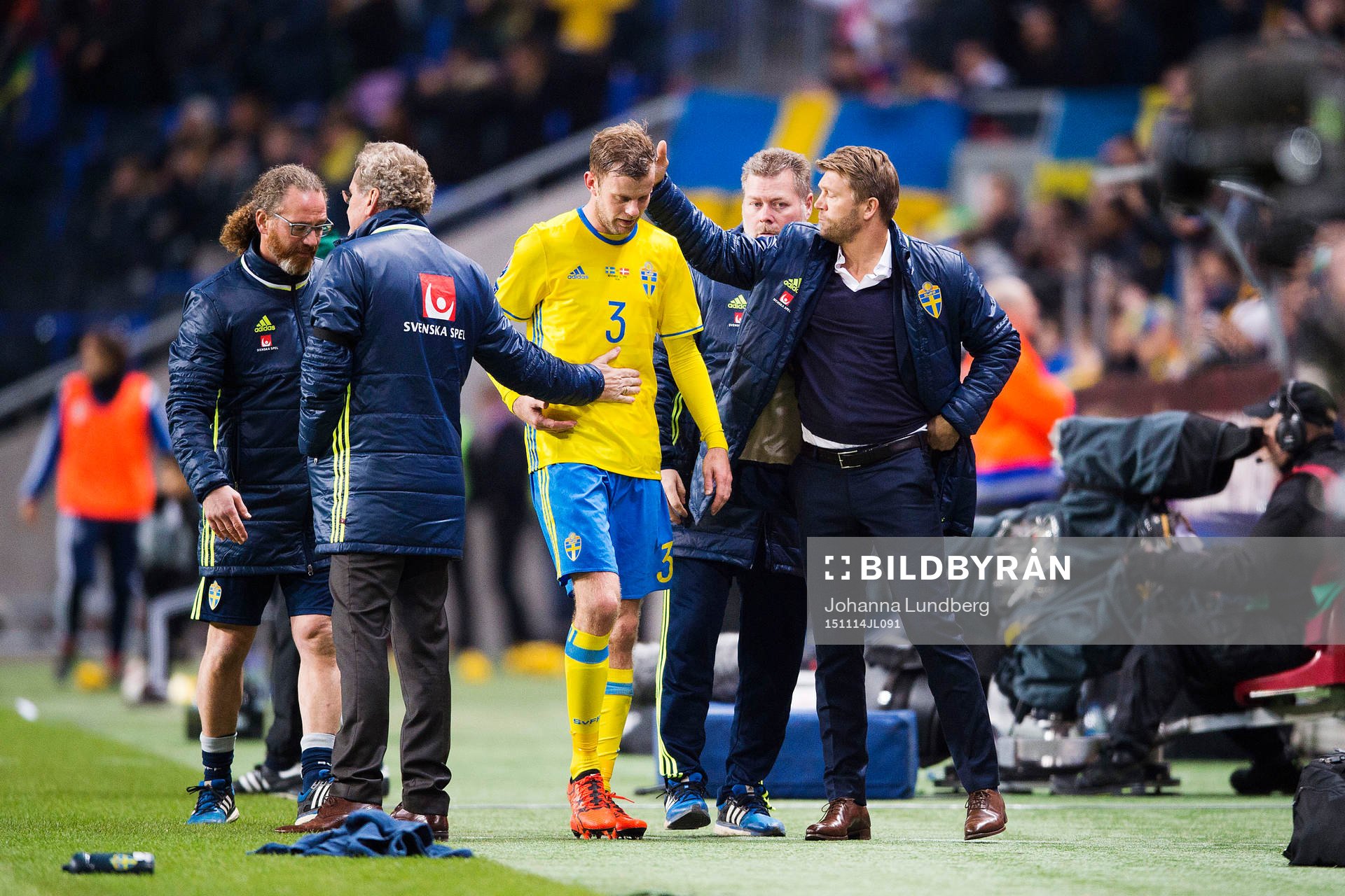 Sveriges Mikael Antonsson klappas om av förbundskapten