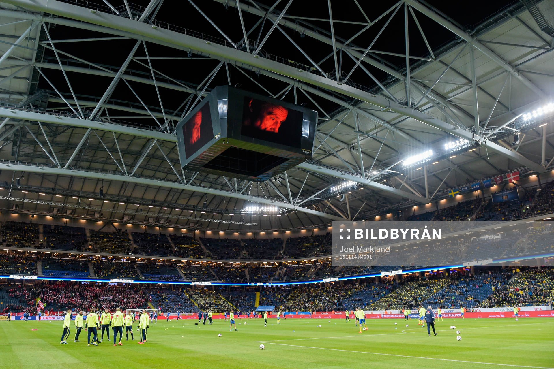 Friends Arena före fotbollsmatchen i EM-kvalets playoff