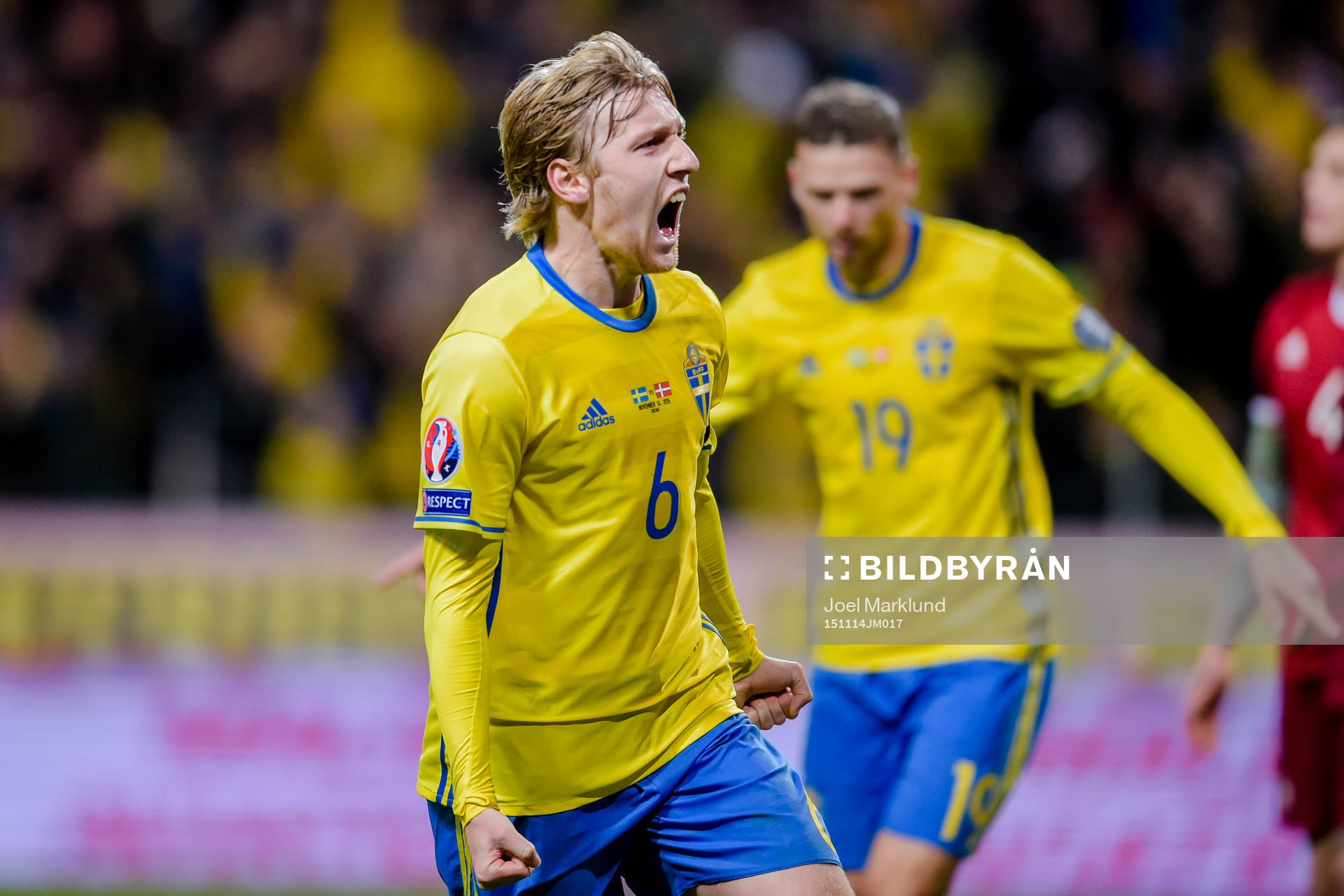 Sveriges Emil Forsberg jublar efter 1-0 under fotbollsmatchen i EM-kvalets playoff mellan Sverige och Danmark den 14 november 2015 i Stockholm.