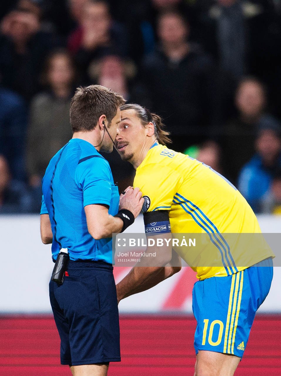 Domare Nicola Rizzoli i samtal med Sveriges Zlatan