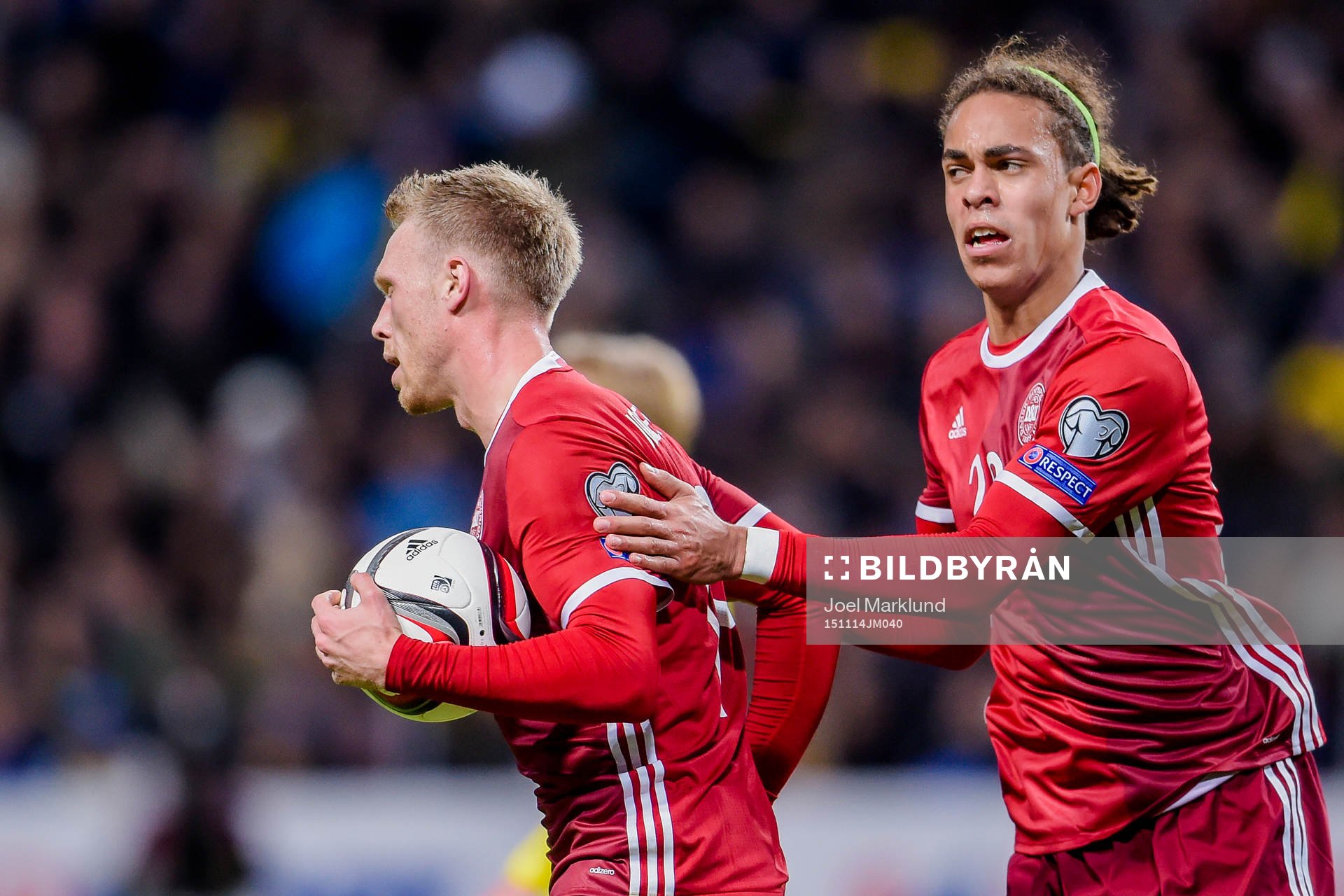 Danmarks Nicolai Jörgensen och Yussuf Poulsen jublar efter reduceringsmålet 2-1 under fotbollsmatchen i EM-kvalets playoff mellan Sverige och Danmark den 14 november 2015 i Stockholm.