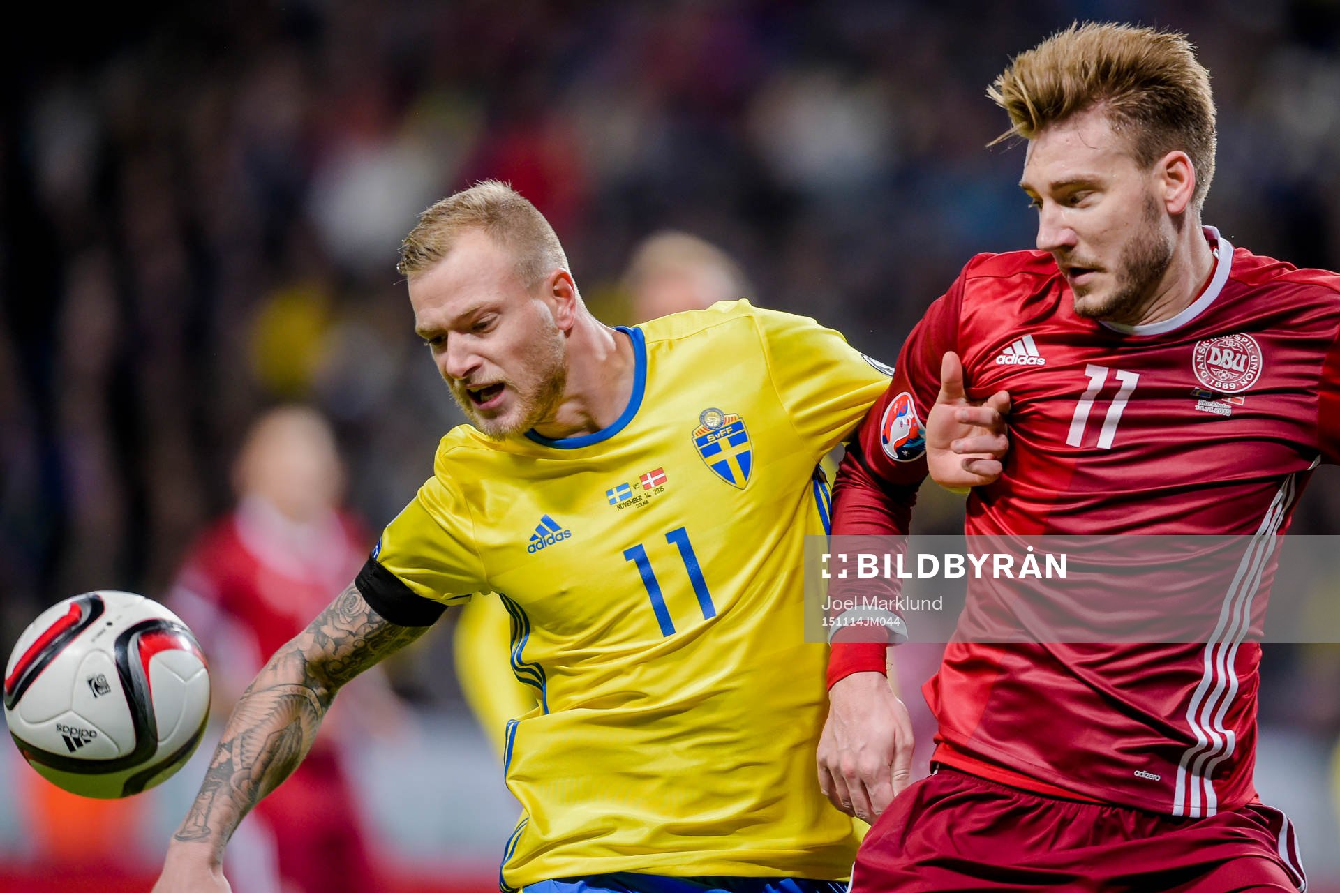 Sveriges John Guidetti och Danmarks Nicklas Bendtner