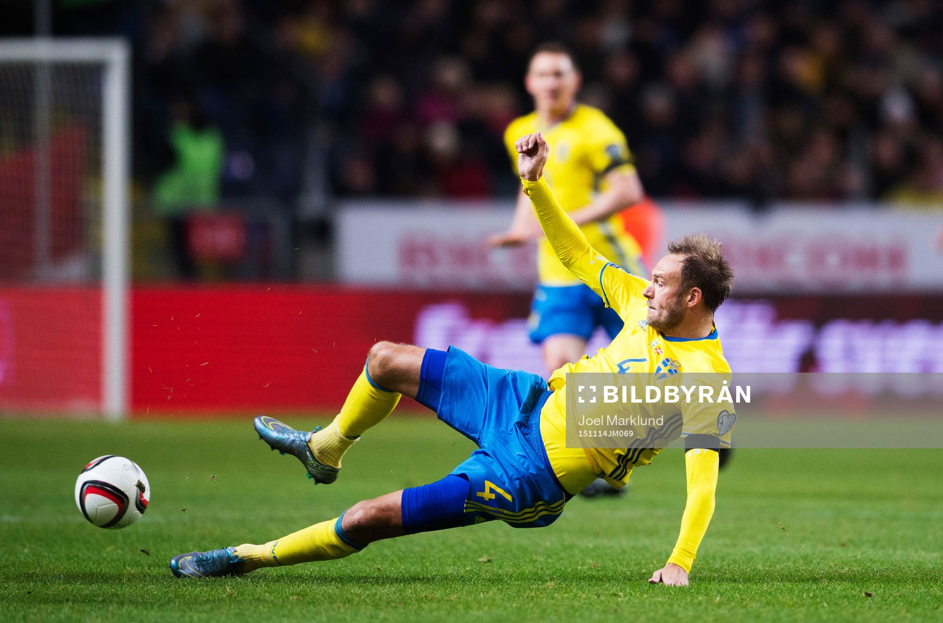 Sveriges Andreas Granqvist slänger sig